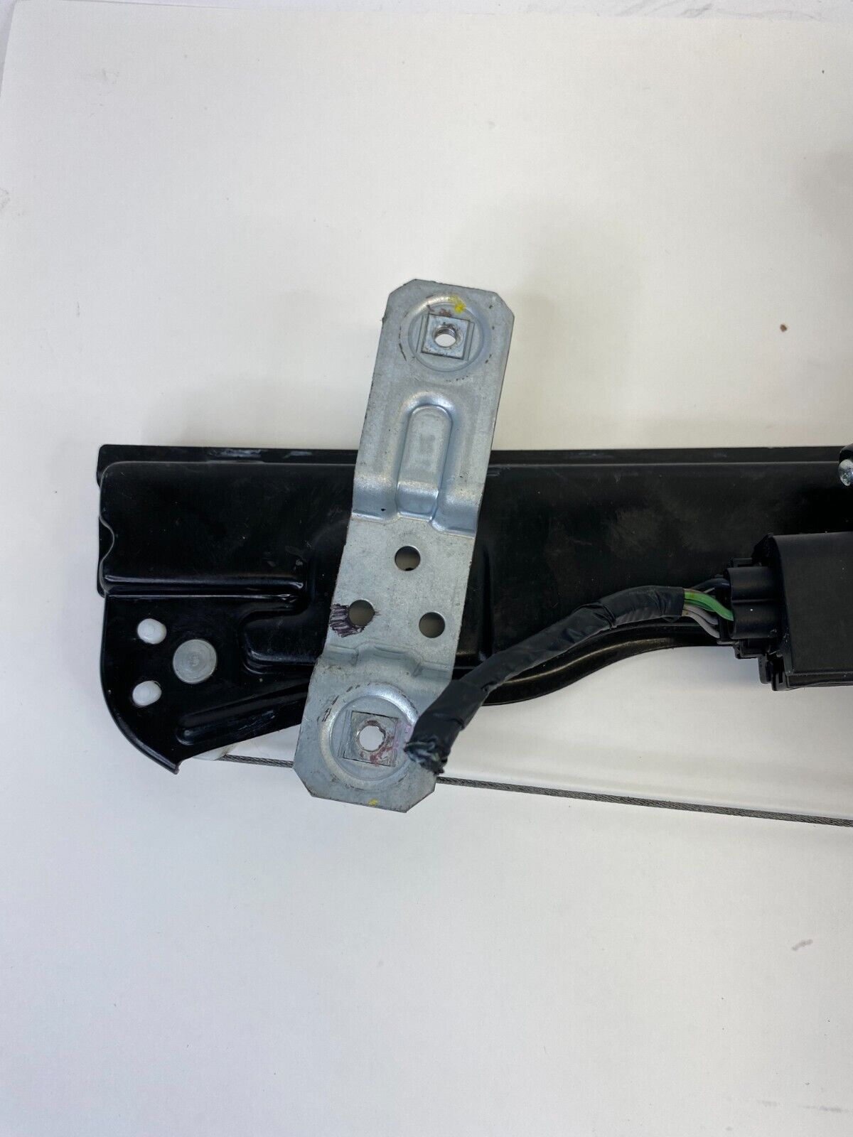 13-18 Chevrolet Sonic Front Left Door Power Window Regulator w/ Motor 98820-J302