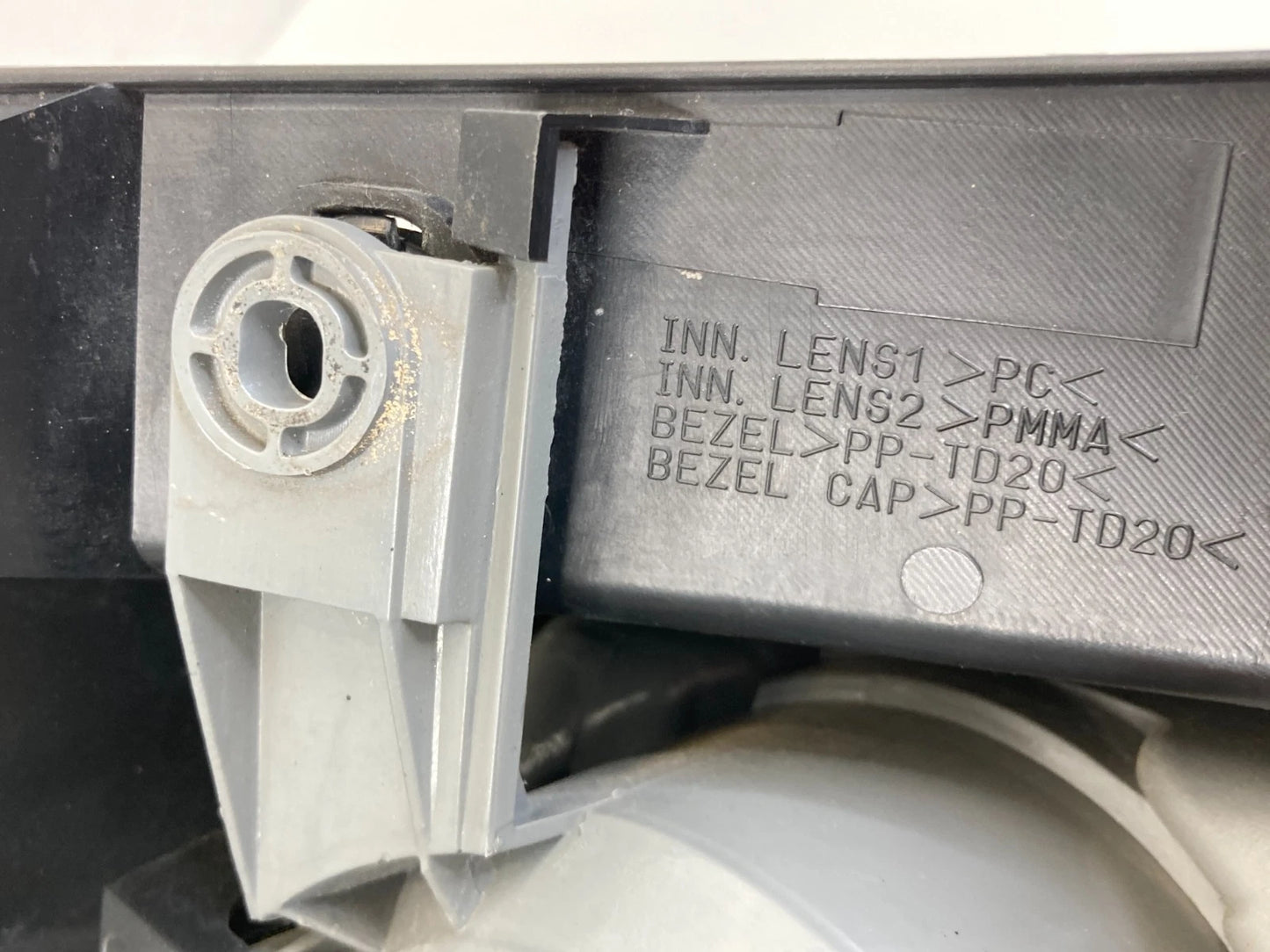 2010 2011 ACURA RDX RIGHT OUTER PASSENGER REAR TAILLIGHT BRAKE LAMP ASSEMBLY OEM