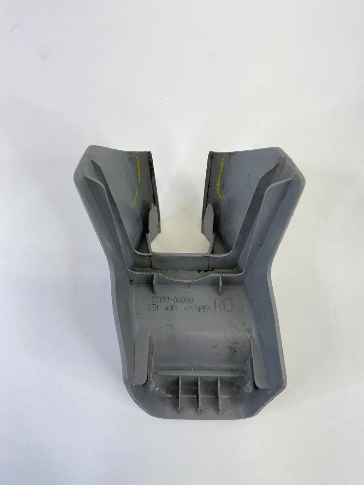 07-11 TOYOTA CAMRY FRONT RIGHT OUTER SEAT SIDE TRACK END COVER PANEL 72137-06030