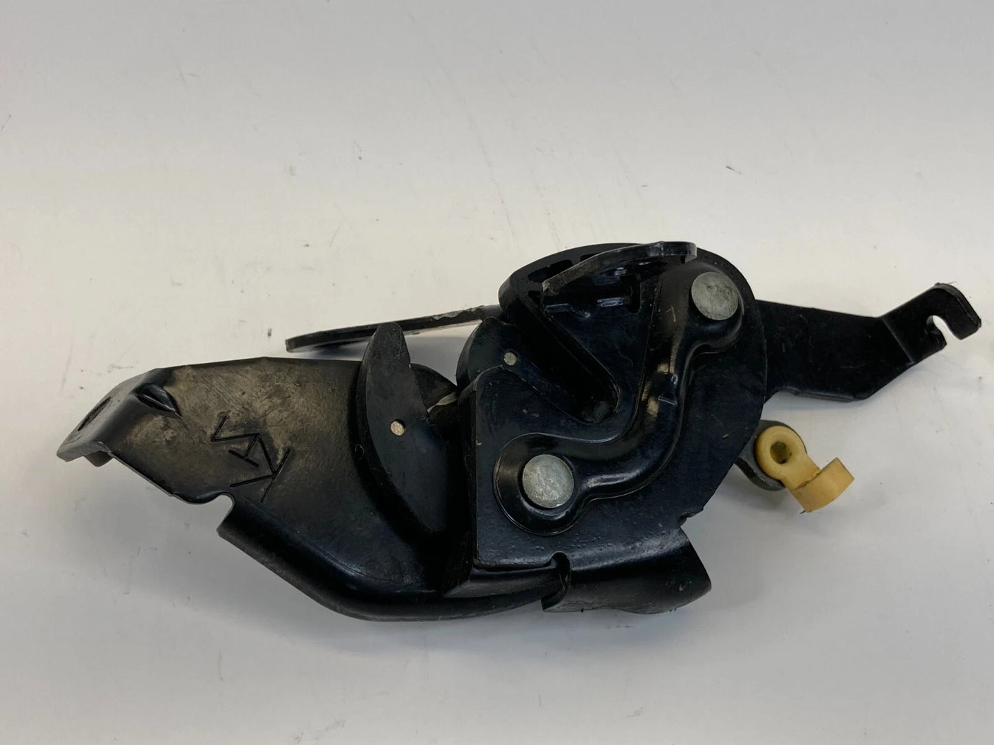 00 01 02 03 04 CHEVROLET TAHOE REAR LEFT BARN DOOR TOP LOCK LATCH OEM