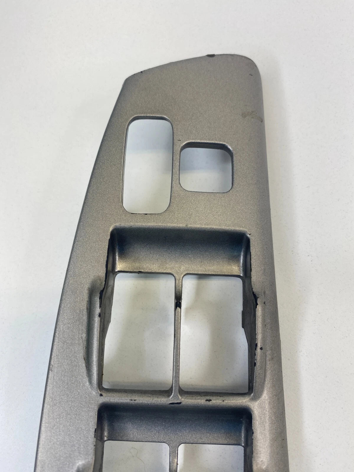 03-08 TOYOTA MATRIX FRONT LEFT DOOR WINDOW SWITCH BEZEL COVER TRIM 74232-01030