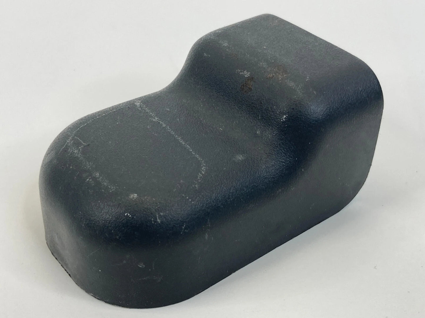 09 10 HYUNDAI ELANTRA SEDAN FRONT RIGHT SEAT TRACK COVER TRIM CAP 88567-3K000