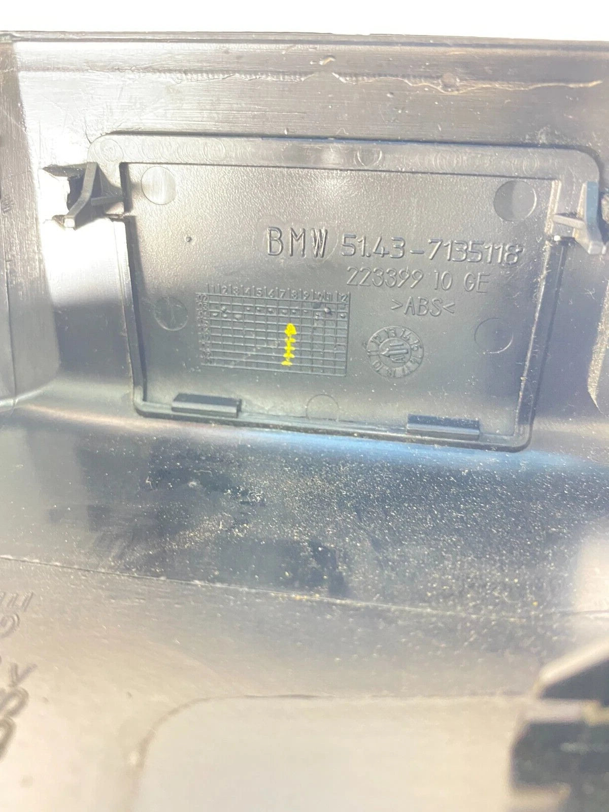 2004-2007 BMW 530I 525I FRONT LEFT DOOR KICK PANEL TRIM ASSY 51437135118 OEM