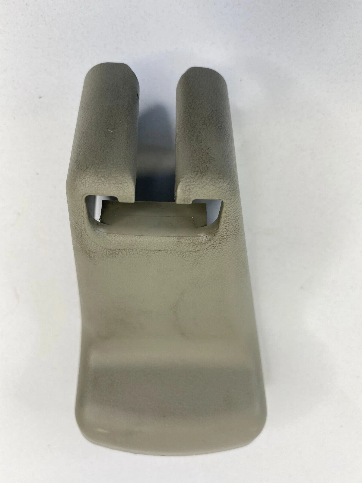 2001-2003 INTINITI QX4 RIGHT PASSENGER SIDE SEAT TRACK END COVER TRIM CAP OEM