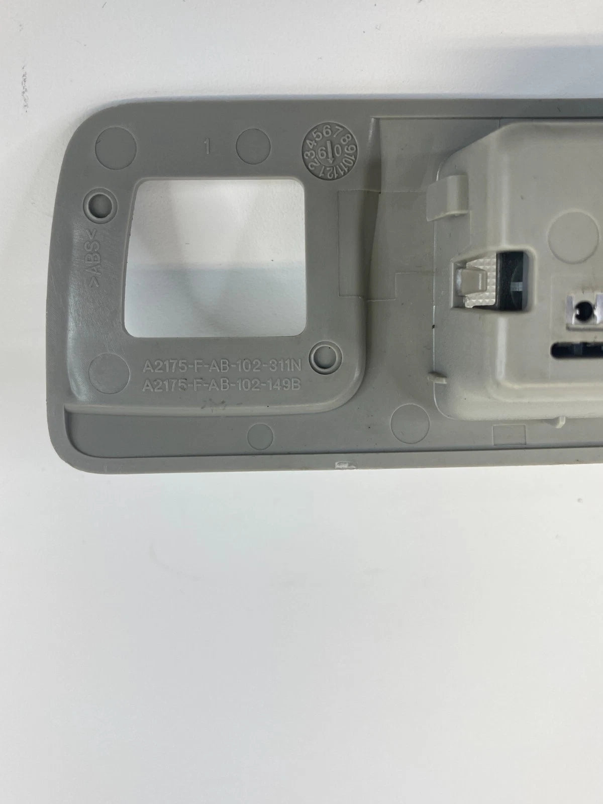 2010-2016 CADILLAC SRX REAR LEFT INTERIOR ROOF READING LAMP LIGHT 20909446 OEM
