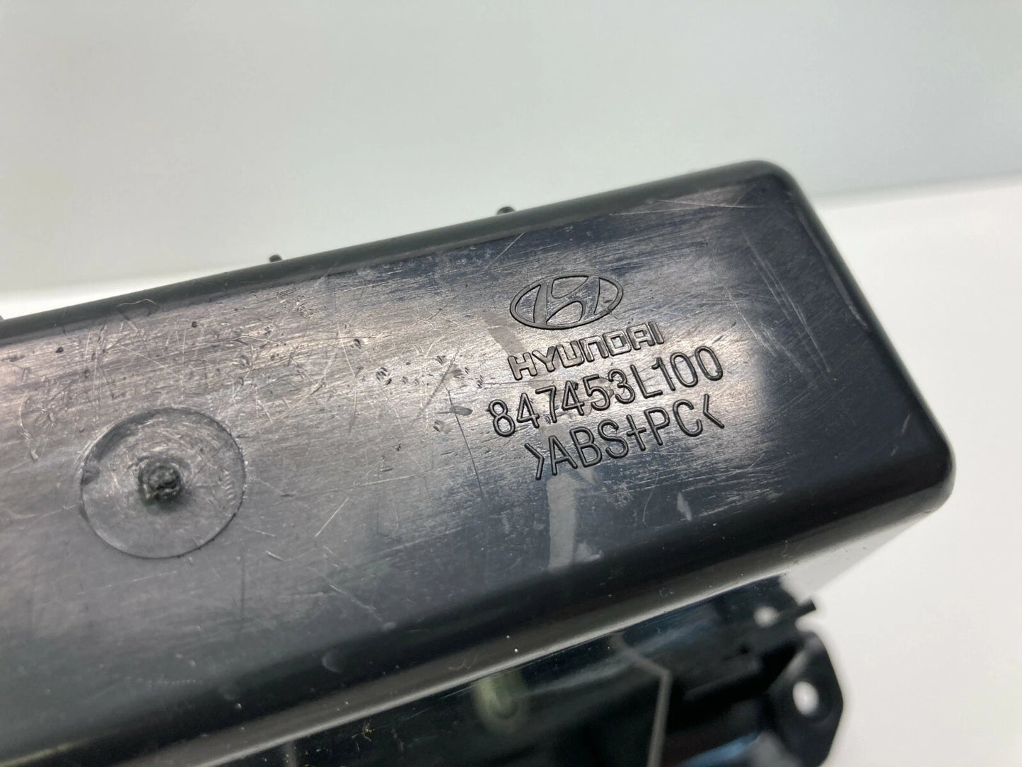 06-10 HYUNDAI AZERA CENTER DASH ASHTRAY ASH TRAY COMPARTMENT 84745-3L100 OEM