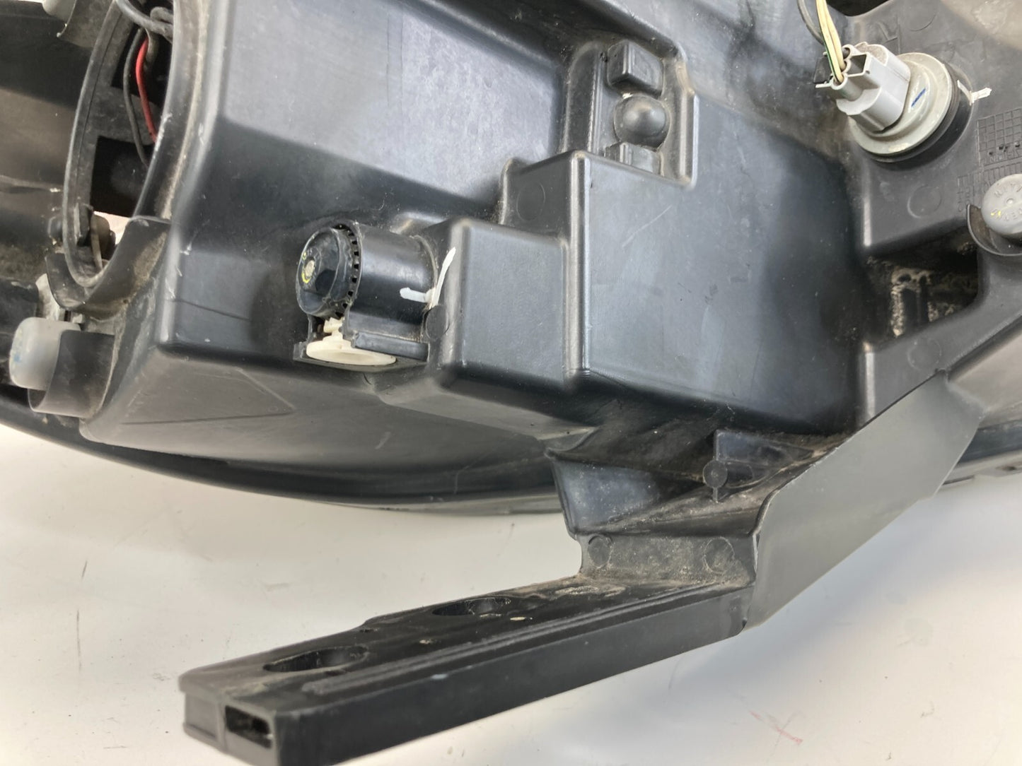 2013-2016 Dodge Dart Sedan Right Passenger Headlight Headlamp Halogen 68081388AE