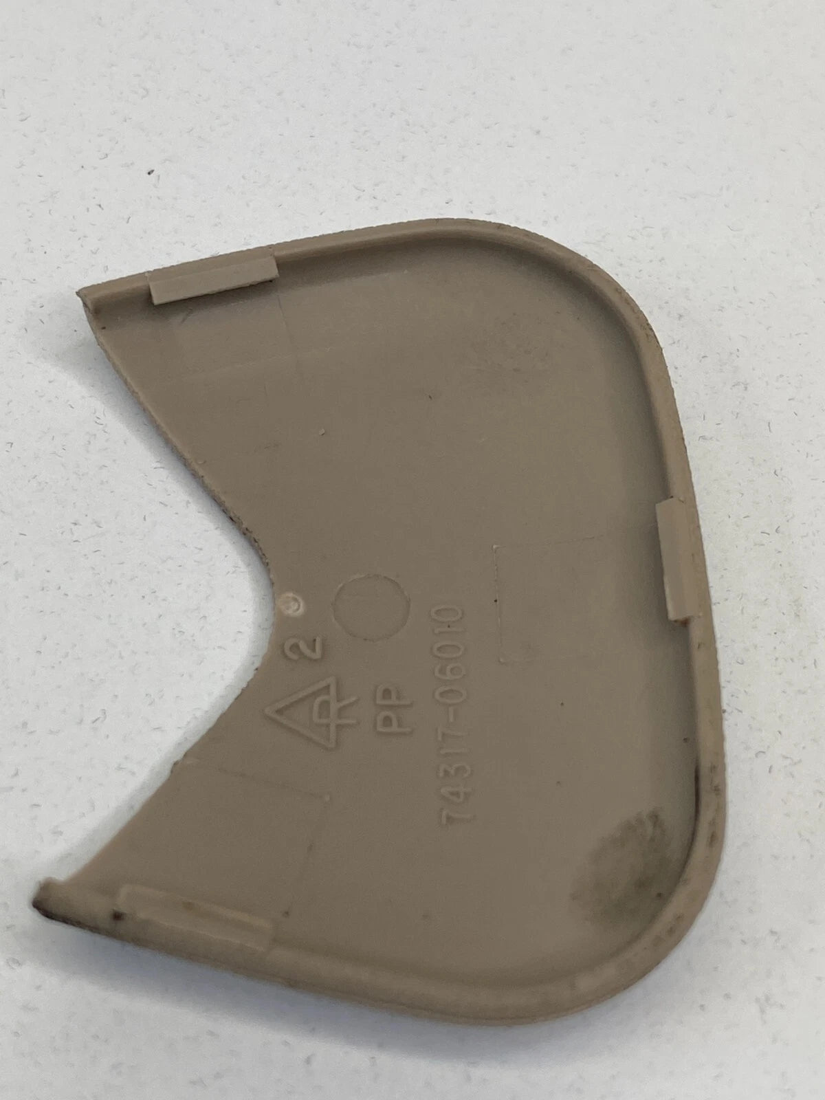 1992-1996 TOYOTA CAMRY SUNVISOR SCREW COVER BRACKET ASSEMBLY 74317-06010 OEM
