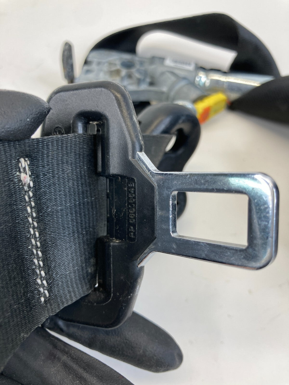 2013-2018 Ford Focus Front Right Passenger Seat Belt Retractor 623374400D OEM