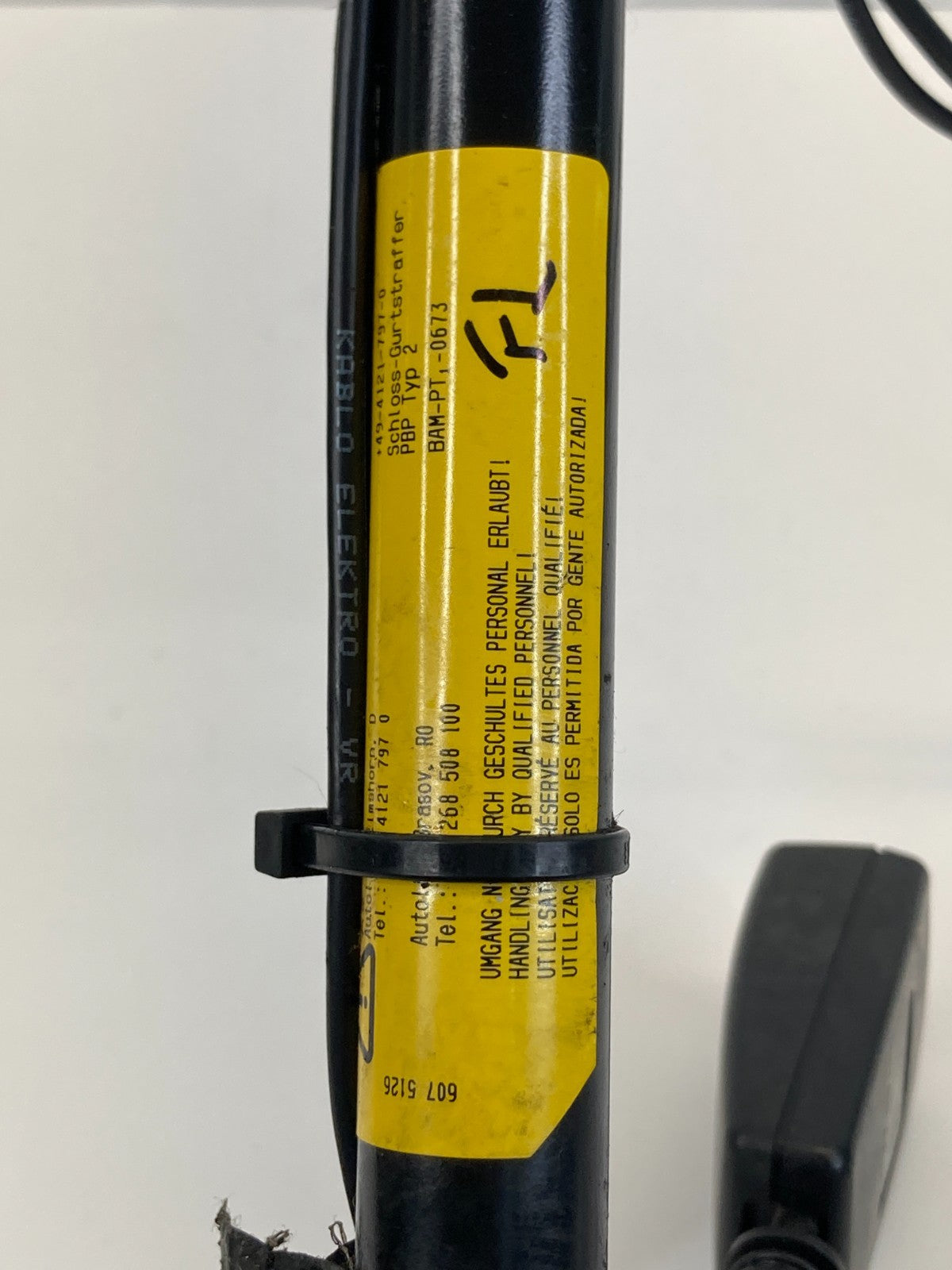 2008-2012 Land Rover LR2 Front Left Driver Seat Belt Buckle OEM