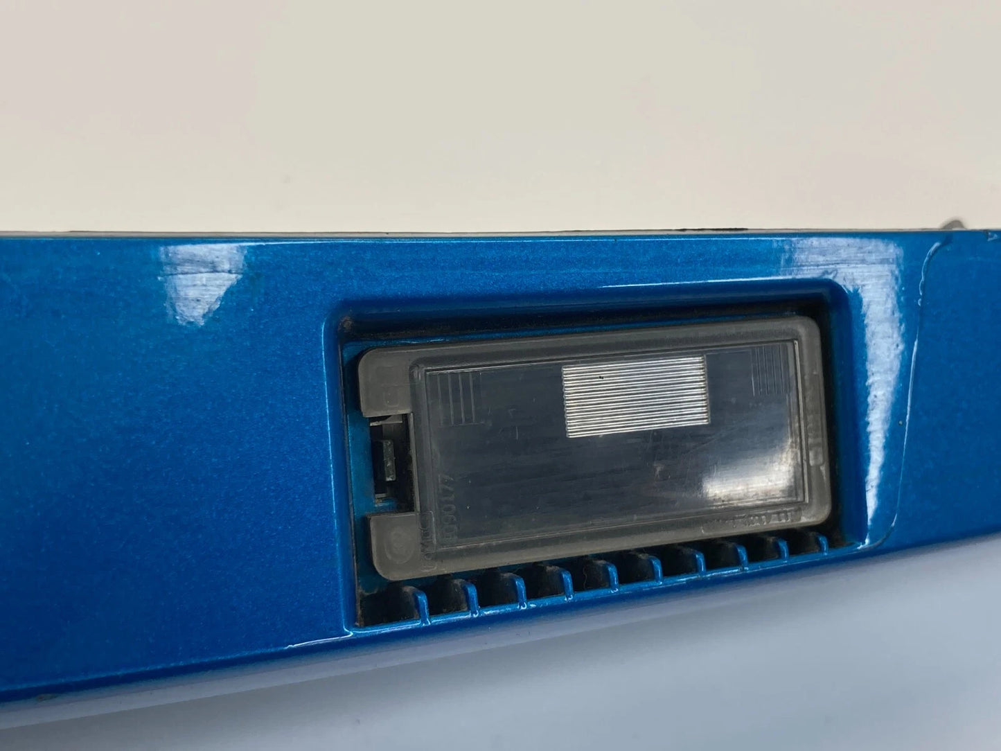 2011-2013 FORD FIESTA HATCHBACK REAR TRUNK MOLDING HANDLE W/ EMBLEM AE83-5843404