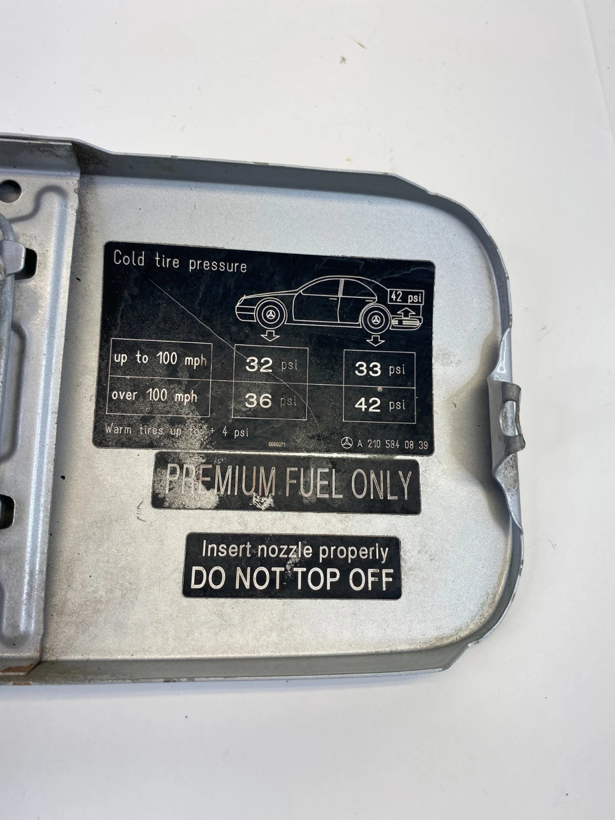 1998-2002 MERCEDES-BENZ E430 FUEL FILLER TANK DOOR GAS LID COVER A2105840839 OEM