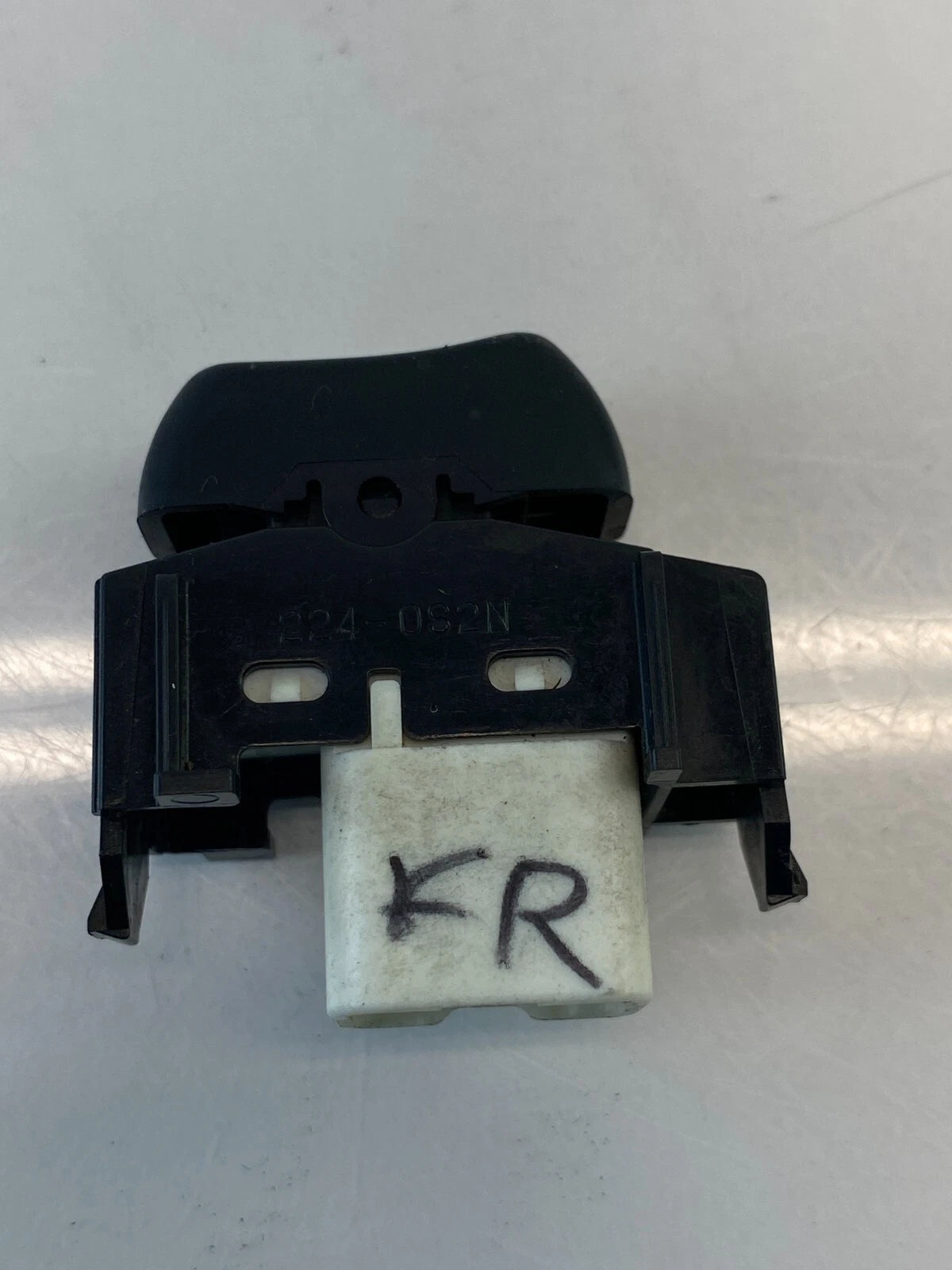 2001-2004 TOYOTA HIGHLANDER FRONT RIGHT PASSENGER SIDE DOOR LOCK SWITCH 224-0S2N
