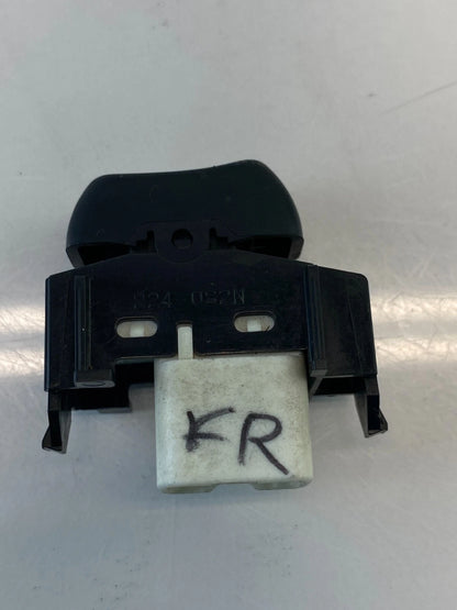 2001-2004 TOYOTA HIGHLANDER FRONT RIGHT PASSENGER SIDE DOOR LOCK SWITCH 224-0S2N