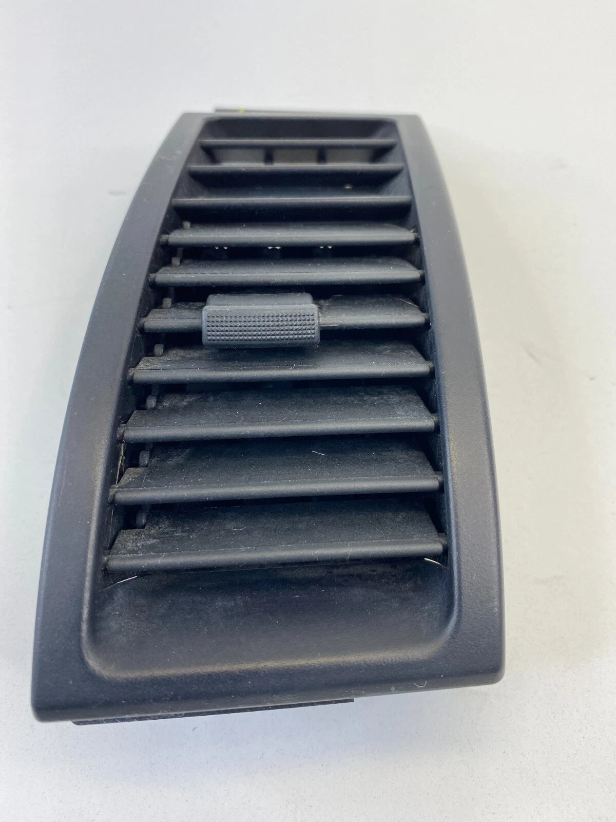 2004-2006 MITSUBISHI GALANT FRONT RIGHT SIDE A/C DASH AIR VENT GRILLE OUTLET OEM