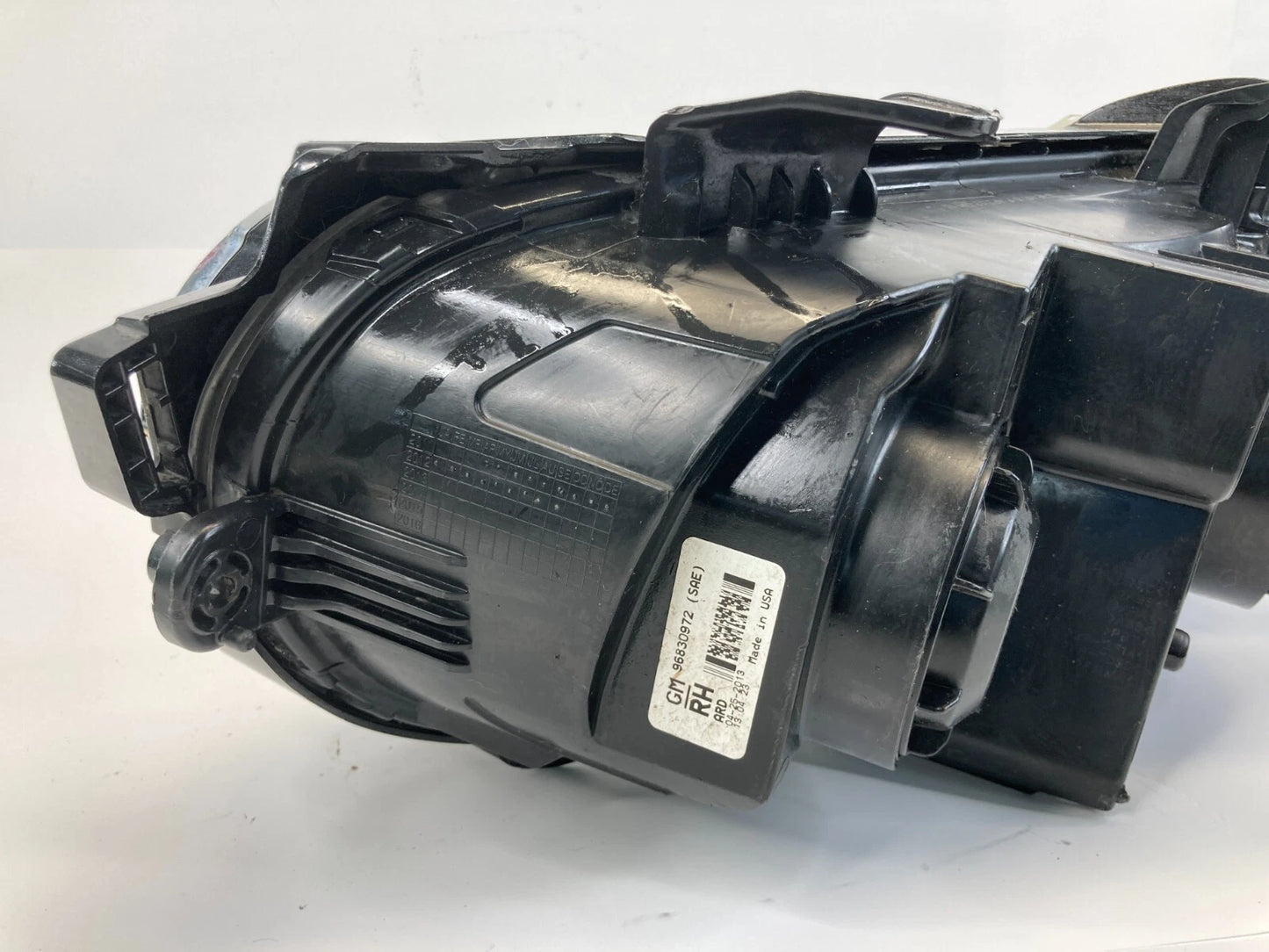 12-16 CHEVROLET SONIC FRONT RIGHT PASSENGER SIDE HEADLIGHT LAMP HALOGEN 96830972