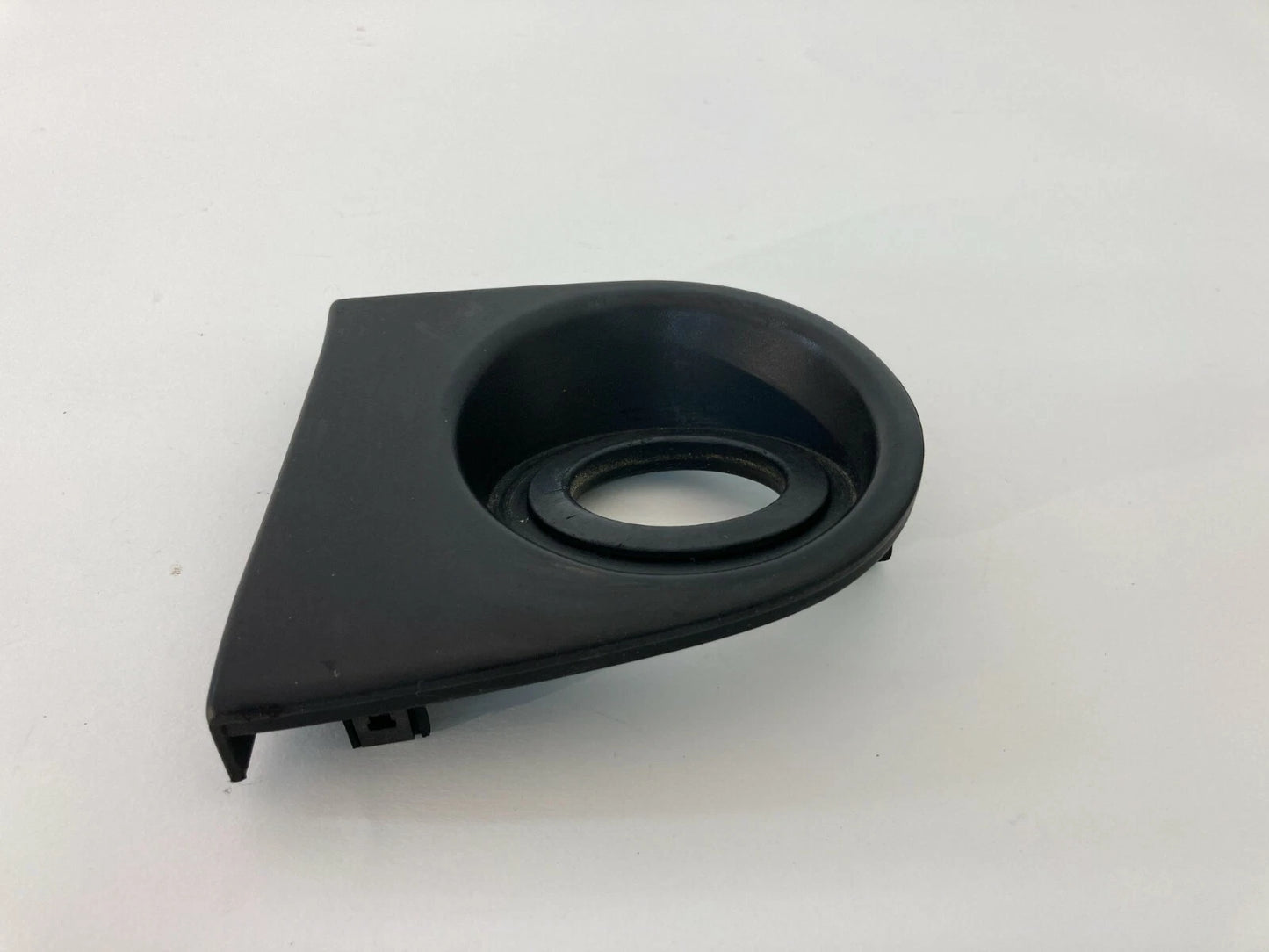 2008 HYUNDAI ENTOURAGE BLACK IGNITION KEY SWITCH COVER BEZEL TRIM 848404D000