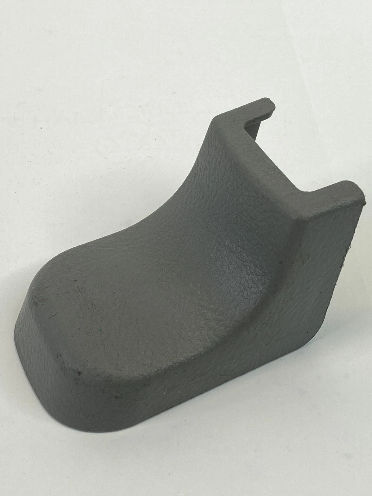 2007-2012 HYUNDAI SANTA FE FRONT SEAT RAIL TRACK END TRIM COVER OEM 88098-2B000