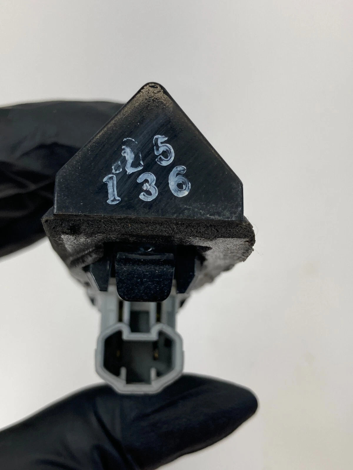 2004-2010 Toyota Sienna Rear Trunk Lid Left Or Right License Plate Light Lamp