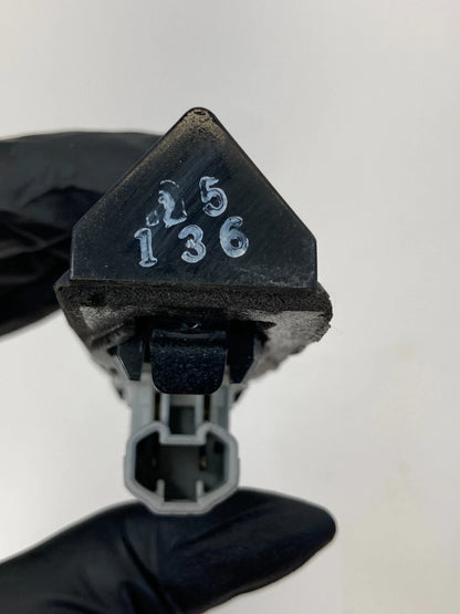 2004-2010 Toyota Sienna Rear Trunk Lid Left Or Right License Plate Light Lamp