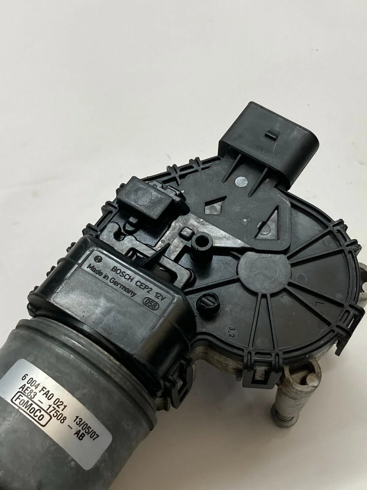 2011-2019 FORD FIESTA SE SEDAN FRONT WINDSHIELD WIPER MOTOR ASSEMBLY OEM