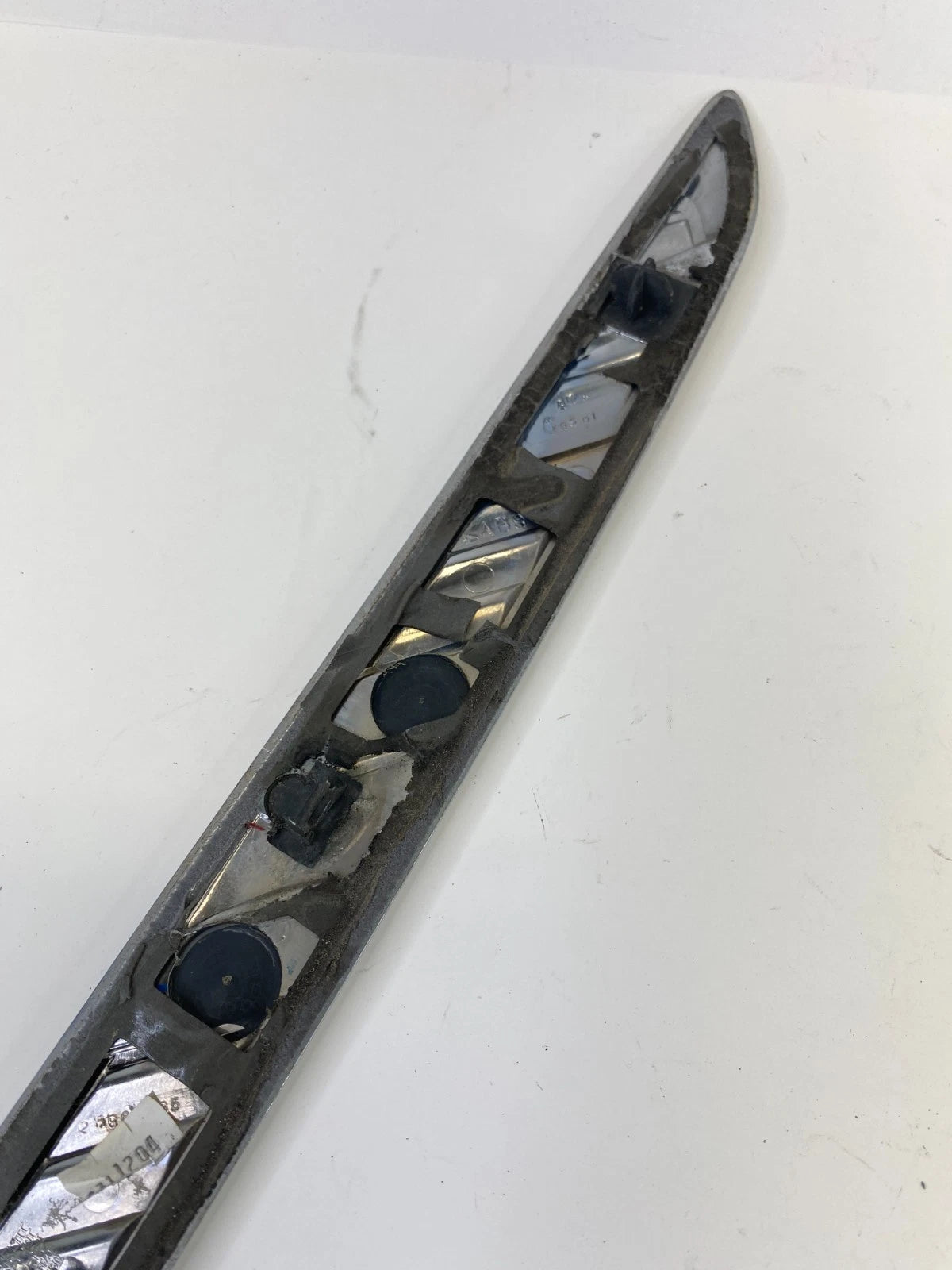 2008-2012 BUICK ENCLAVE FR LEFT HOOD EXTERIOR GRILLE MOLDING CHROME 25867285 OEM