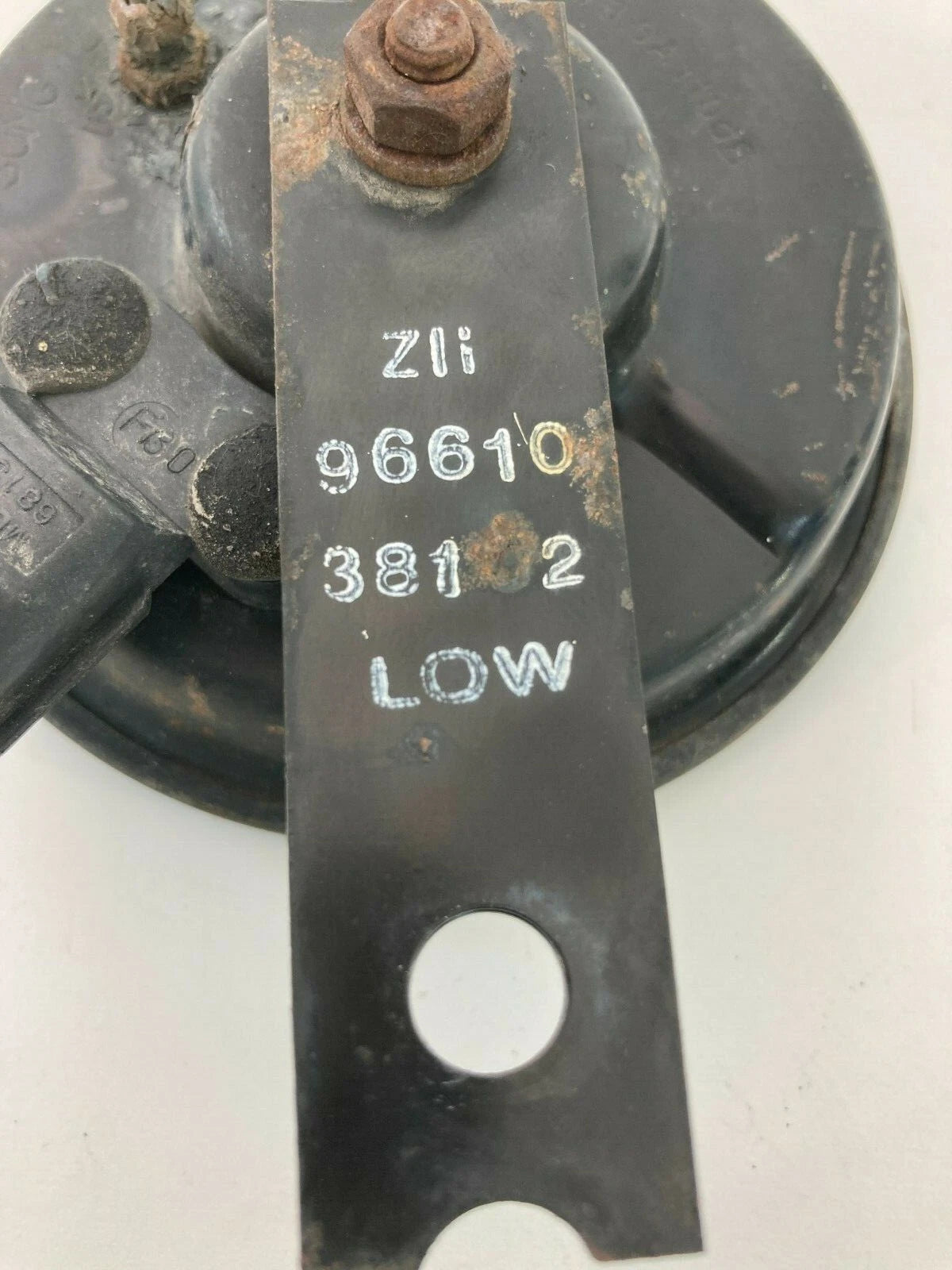 2002-2005 HYUNDAI SONATA BASE 2.4 LOW TONE PITCH HORN SIGNAL 96610-38102 OEM