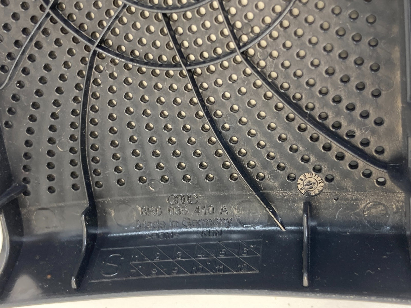 2013-2016 Audi allroad Rear Right Door Upper Speaker Grille Cover 8R0-035-410