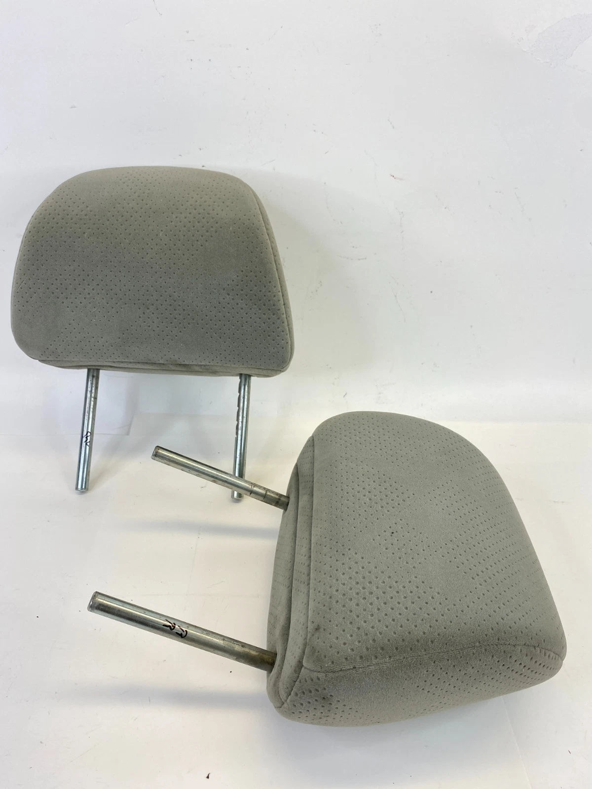 2005-2007 HONDA ODYSSEY FRONT LEFT & RIGHT SEAT HEADREST HEAD REST PAIR SET OEM