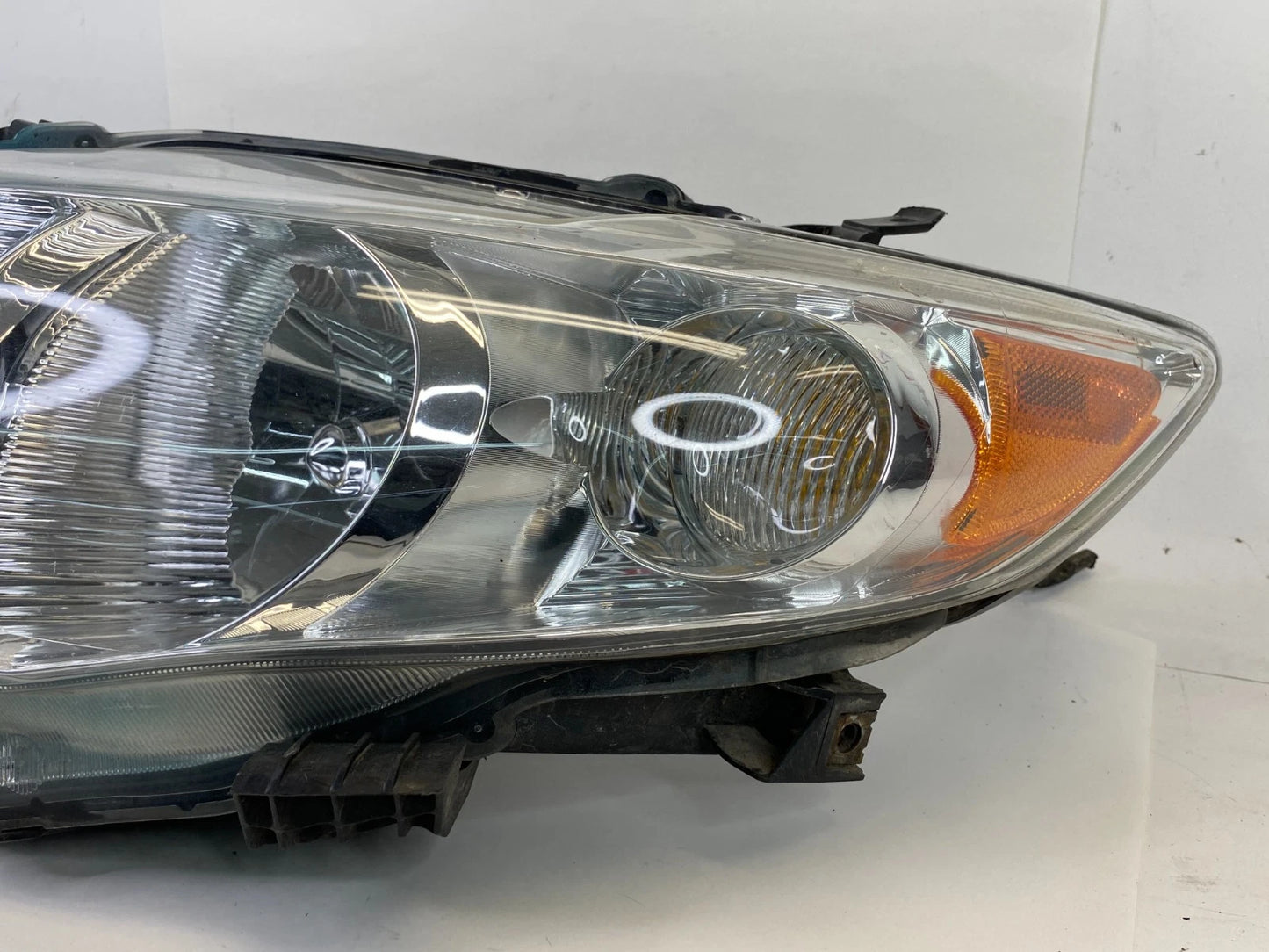 2009 2010 TOYOTA COROLLA FRONT LEFT DRIVER HEADLIGHT HEADLAMP OEM