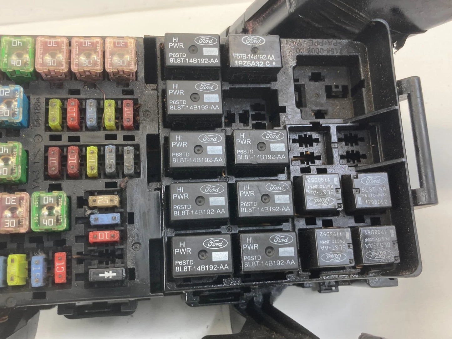 2010-2012 LINCOLN MKT 2009-2012 FORD FLEX 3.5L ENGINE FUSE BOX 8G1T-14A003-AC