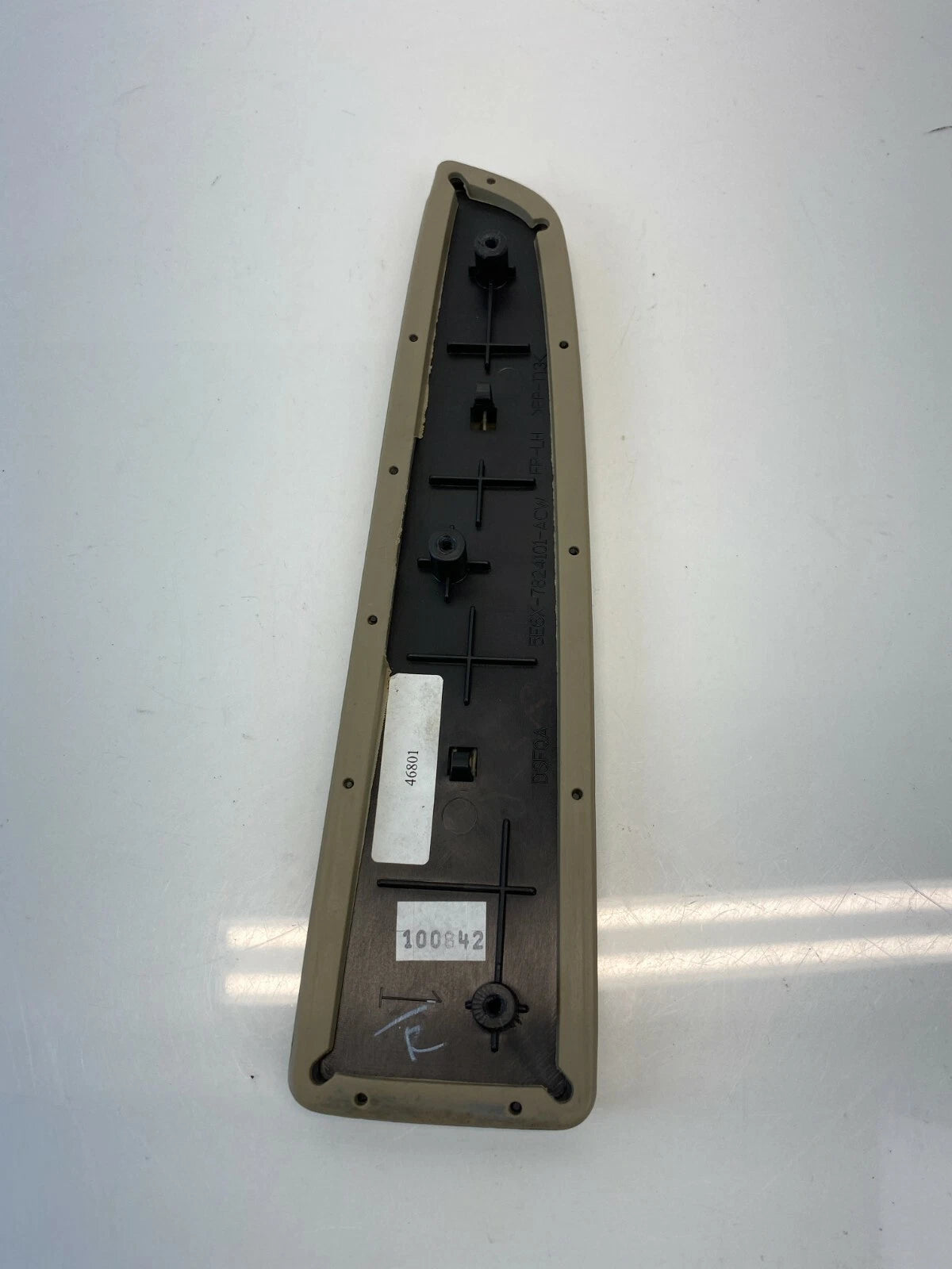 05-07 MERCURY MARINER FRONT LEFT DOOR ARMREST PAD BEZEL TRIM PANEL 5E6X-7824101