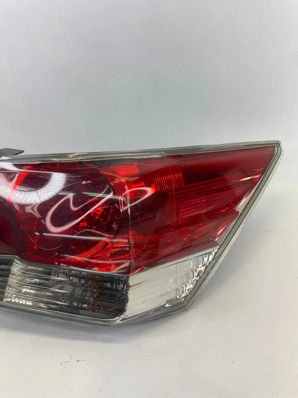 2008-2012 HONDA ACCORD SEDAN RIGHT PASSENGER TAIL LIGHT TAILLIGHT TAIL LAMP OEM