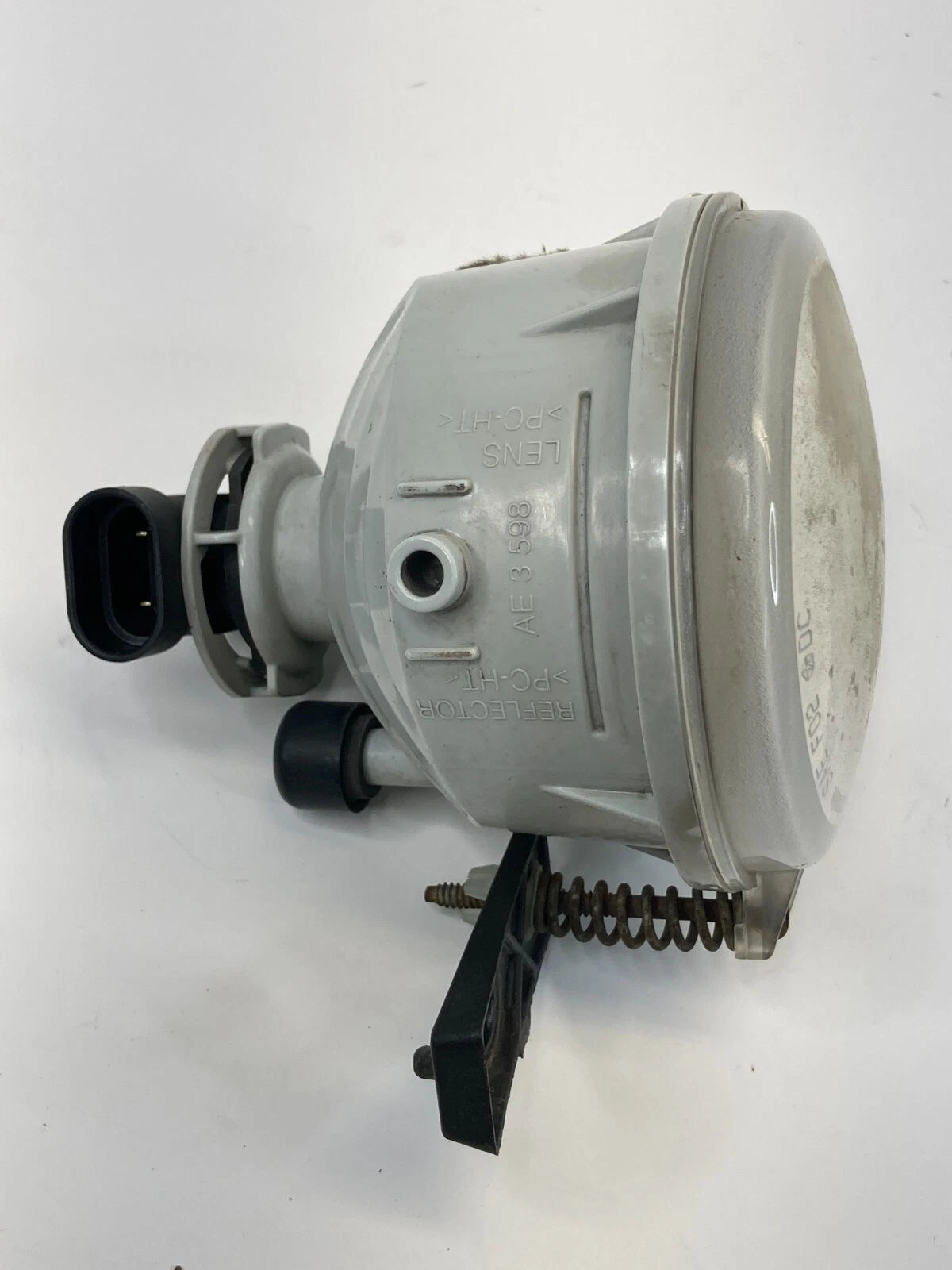 2005 2006 2007 JEEP LIBERTY FRONT BUMPER FOG LIGHT LAMP 613B-5882-0042 OEM