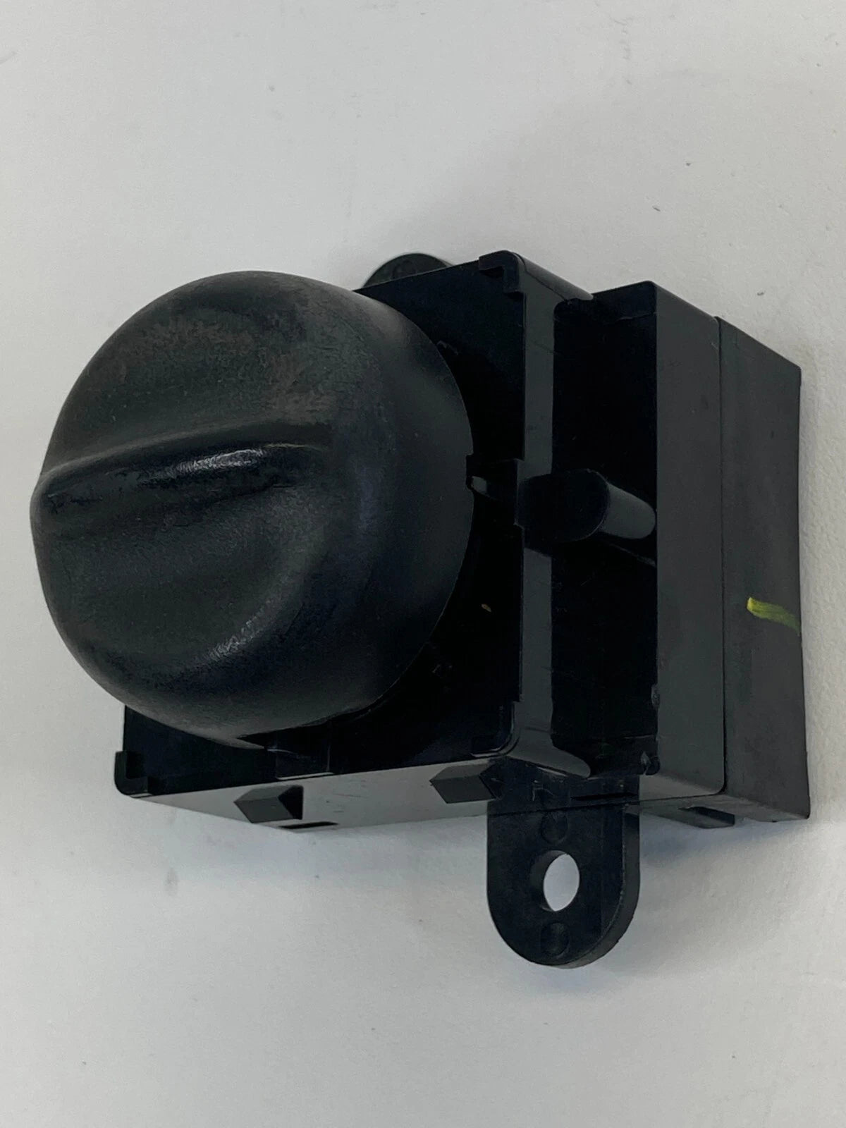 2006-2008 PONTIAC GRAND PRIX FRONT LEFT DRIVER SIDE SEAT LUMBAR CONTROL SWITCH