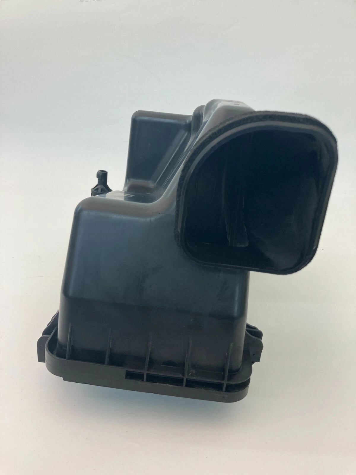 2007 2008 HYUNDAI ENTOURAGE 3.8L AIR CLEANER INTAKE BOX OEM FACTORY 28112-4D000