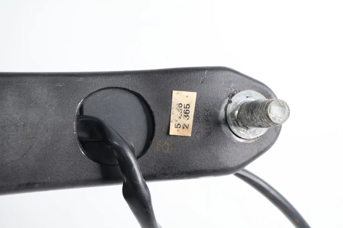 2006-2010 HUMMER H3 FRONT RIGHT PASSENGER SEAT BELT BUCKLE 2028620 OEM FACTORY
