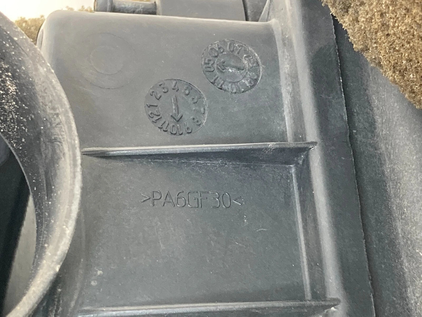 2006-2011 CHEVROLET HHR 2.2L ENGINE COVER W/ AIR CLEANER FILTER BOX ASSEMBLY