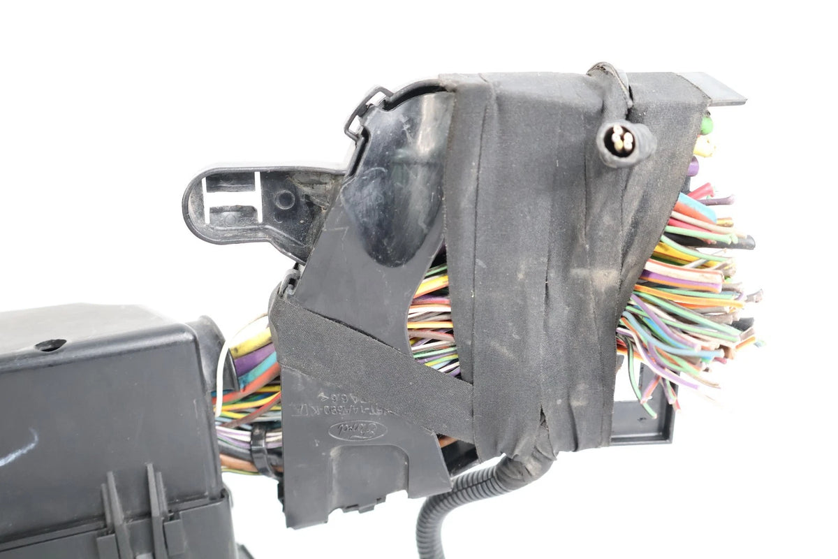 2013-2016 FORD ESCAPE 1.6L 2012-2012 FOCUS ENGINE FUSE BOX AV6T-14A067-AC OEM