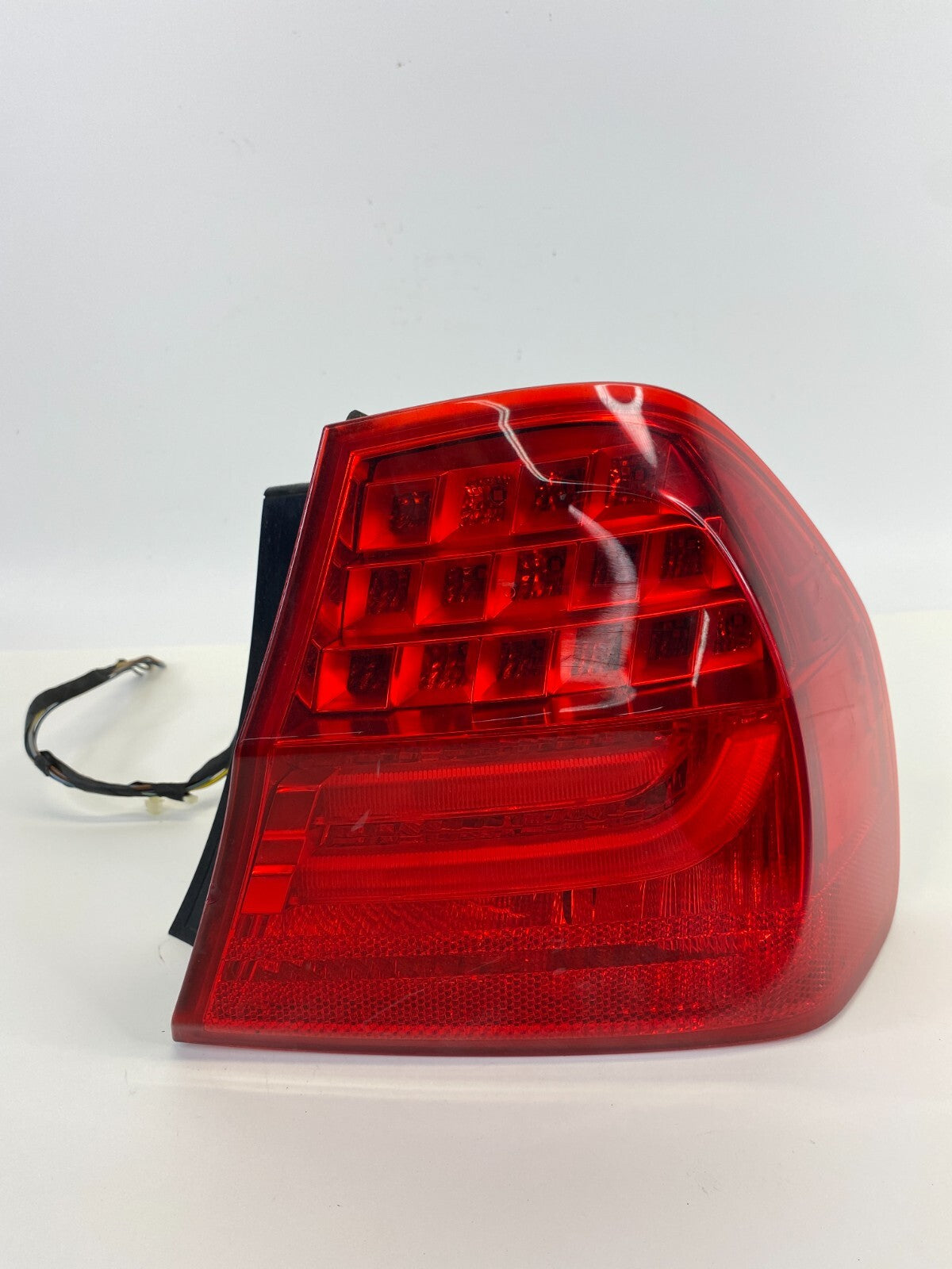 2009 2010 2011 BMW 328i 328i xDrive Right Passenger Outer Tail Light Taillight