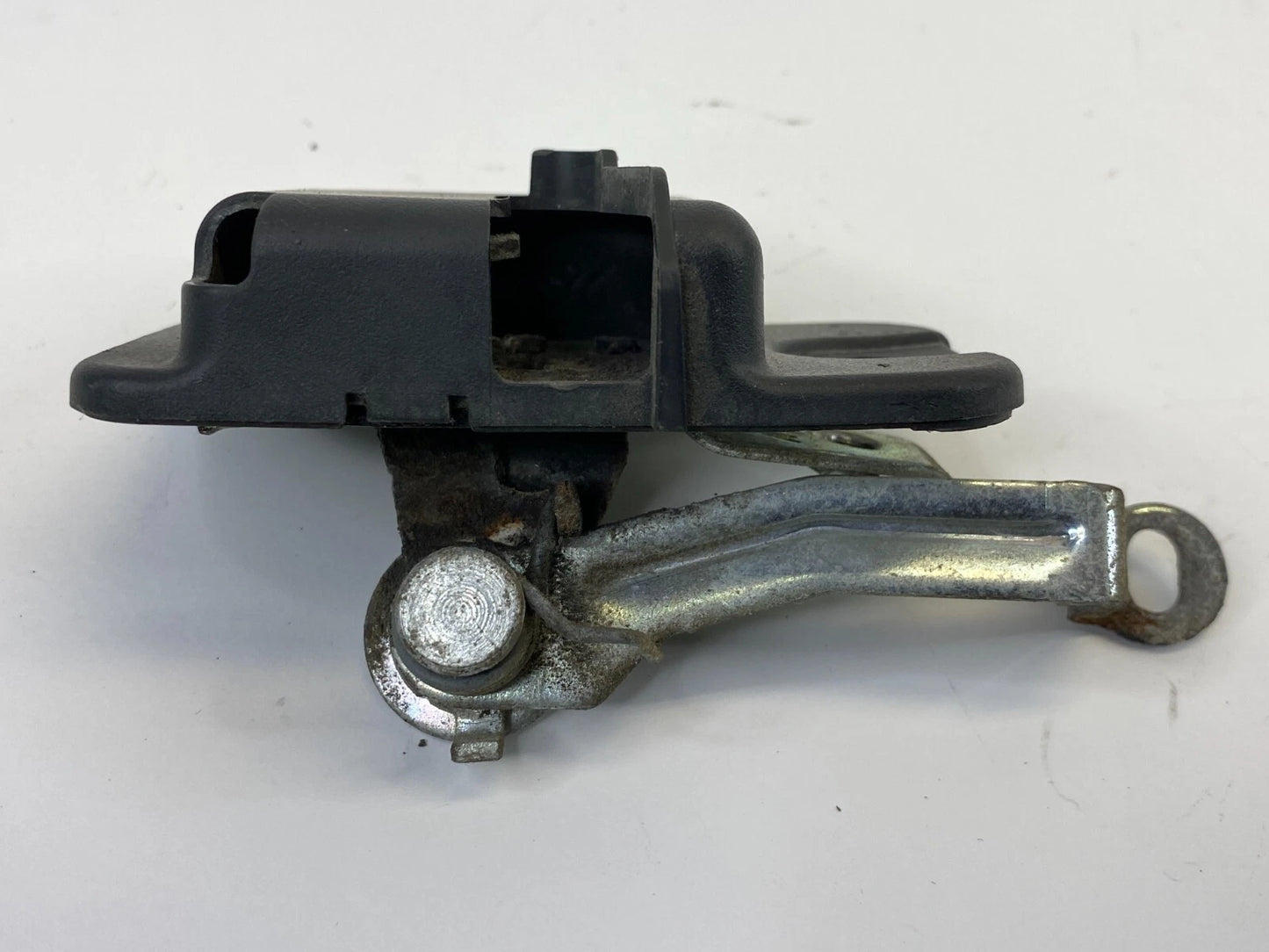 2008-2016 CHRYSLER TOWN & COUNTRY FUEL FILLER DOOR TO SLIDING DOOR LOCKOUT STOP