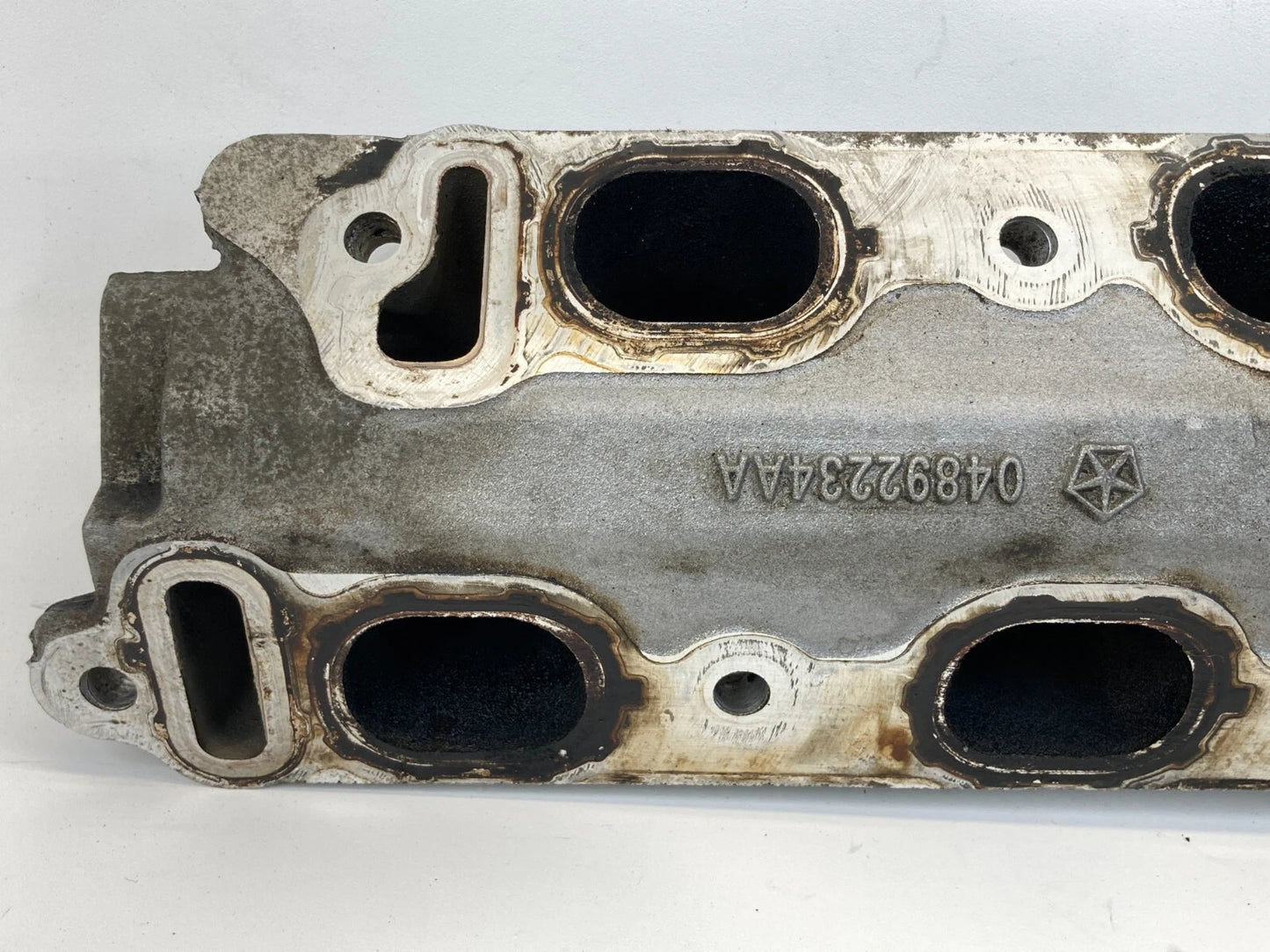 2009 2010 CHRYSLER TOWN & COUNTRY ENGINE LOWER INTAKE MANIFOLD 04892234AA OEM