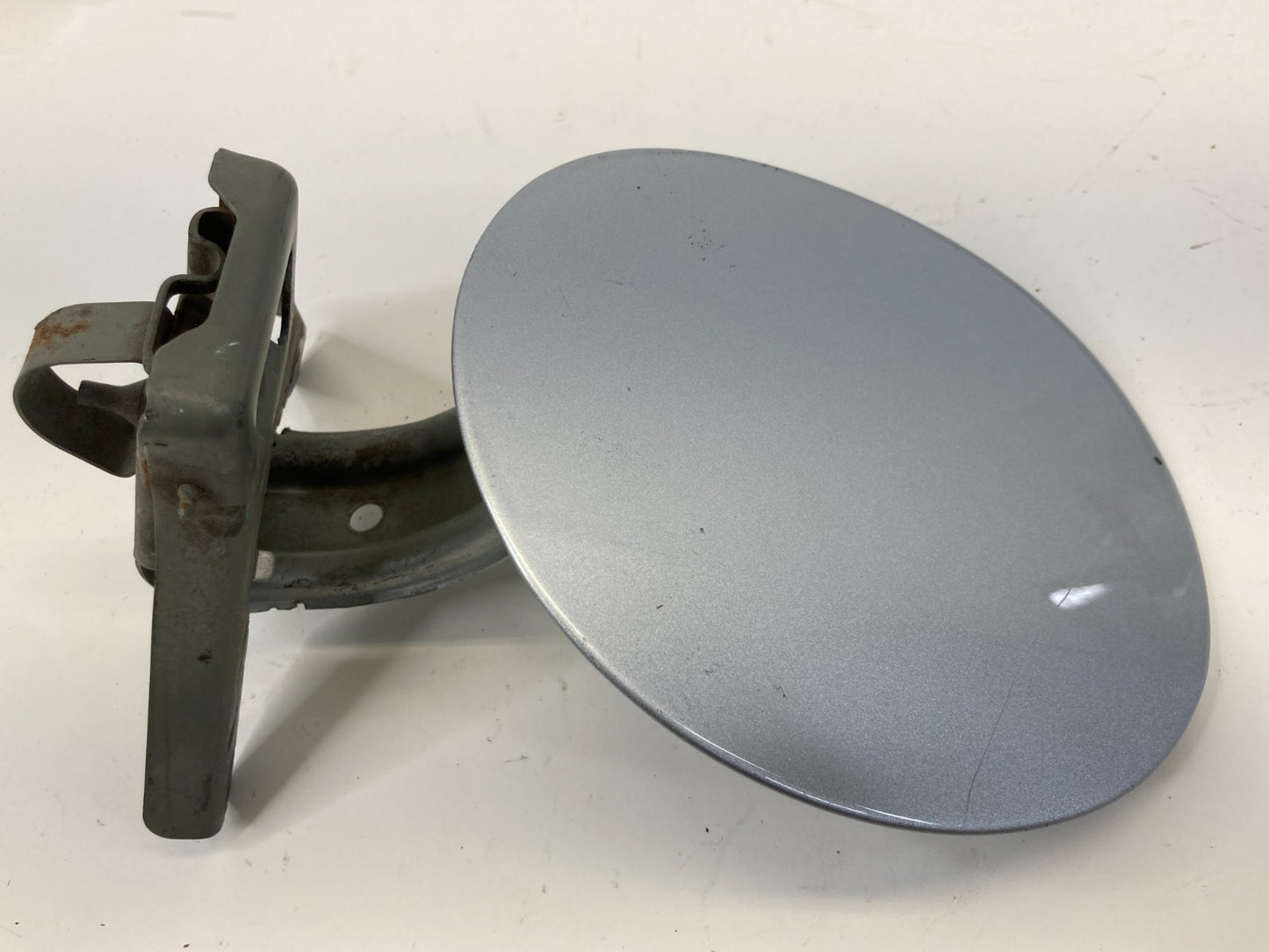 2005 06 07 08 09 10 2011 Cadillac STS Fuel Filler Door Gas Lid Cover Lid OEM