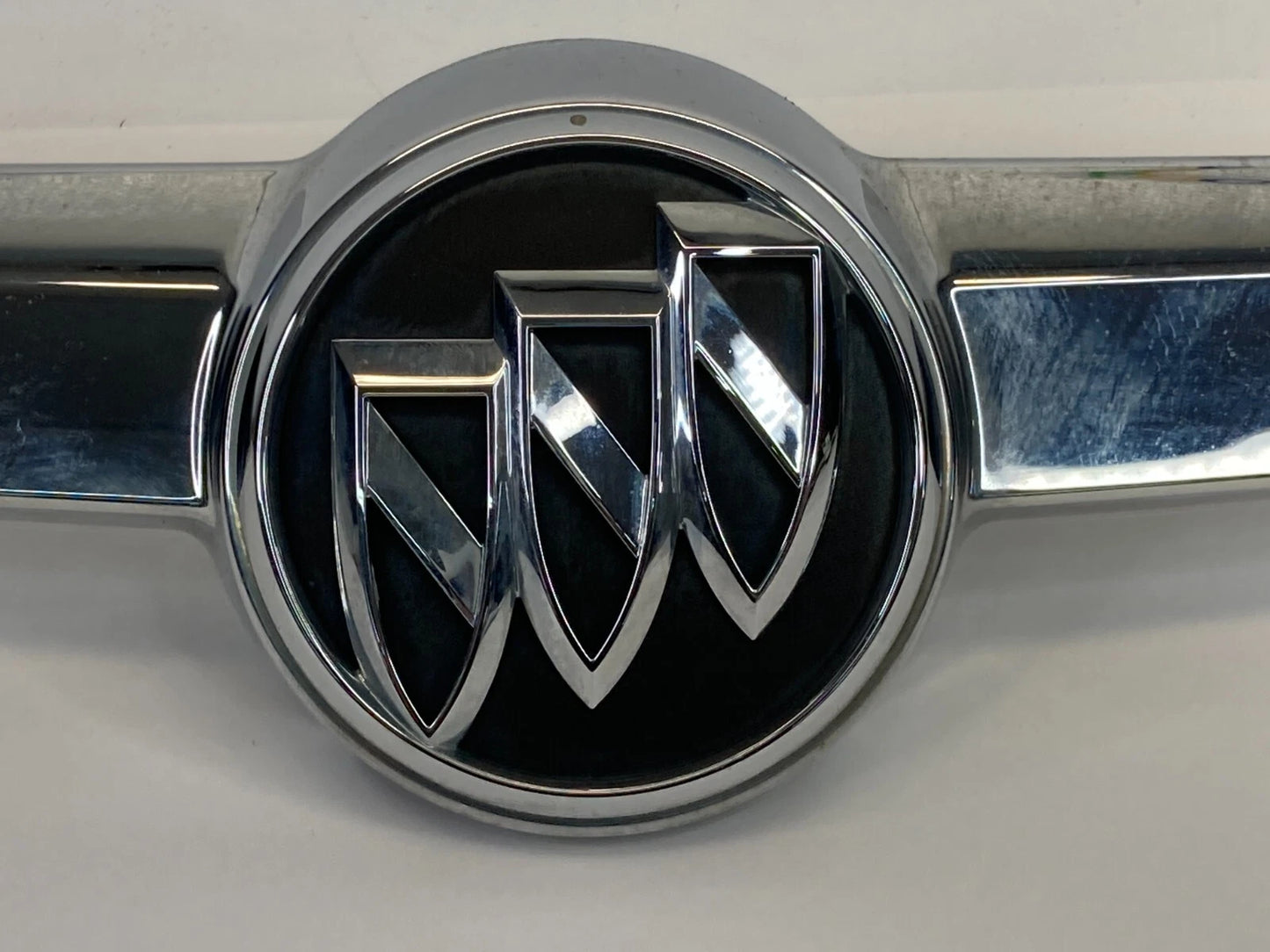 11 12 13 BUICK REGAL DECK LID TRUNK FINISH PANEL GARNISH MOLDING 13244388 OEM