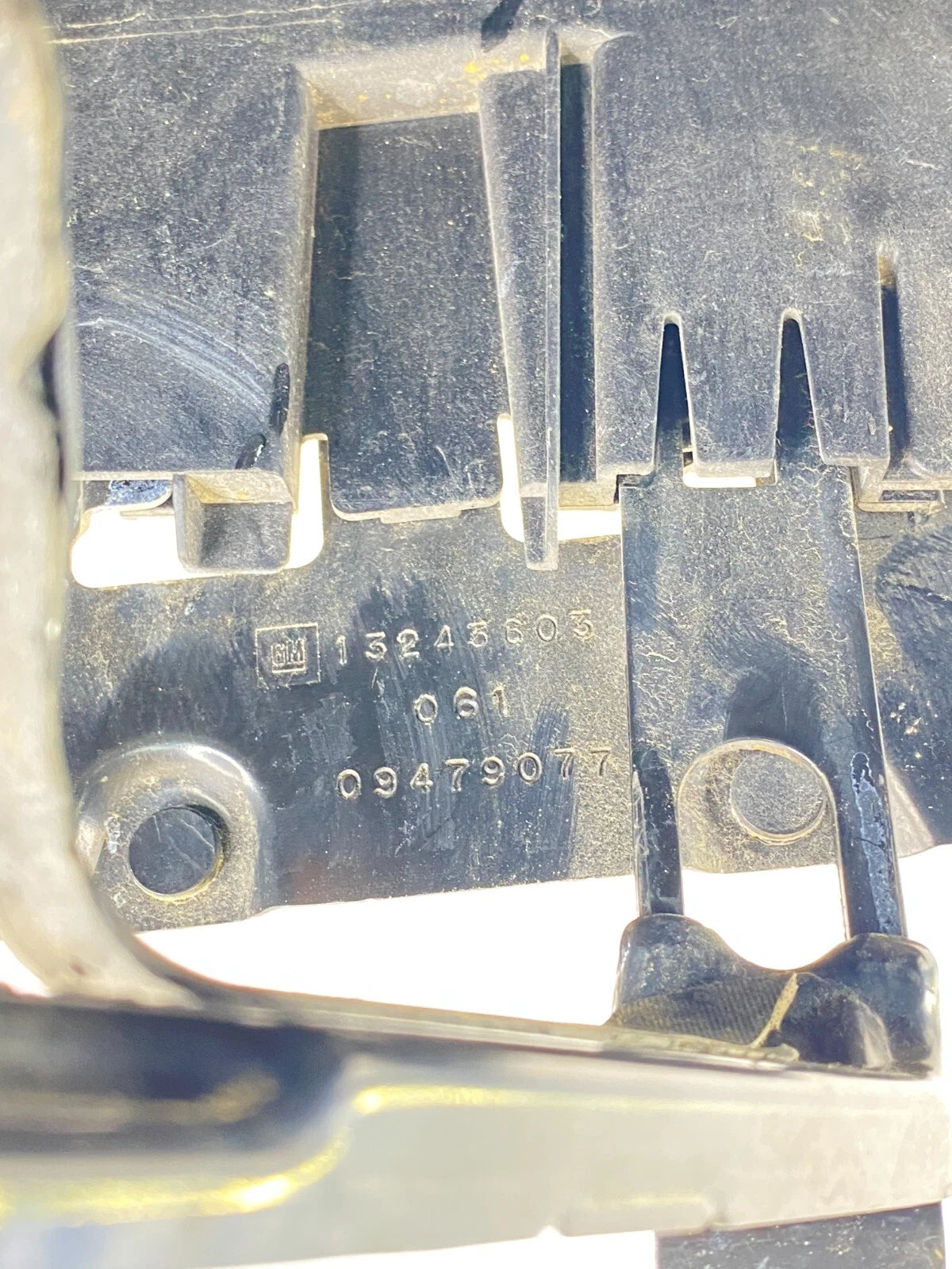 2011-2016 CHEVROLET CRUZE 1.4L L4 DOHC 16V TURBO BATTERY TRAY HOLDER BRACKET OEM