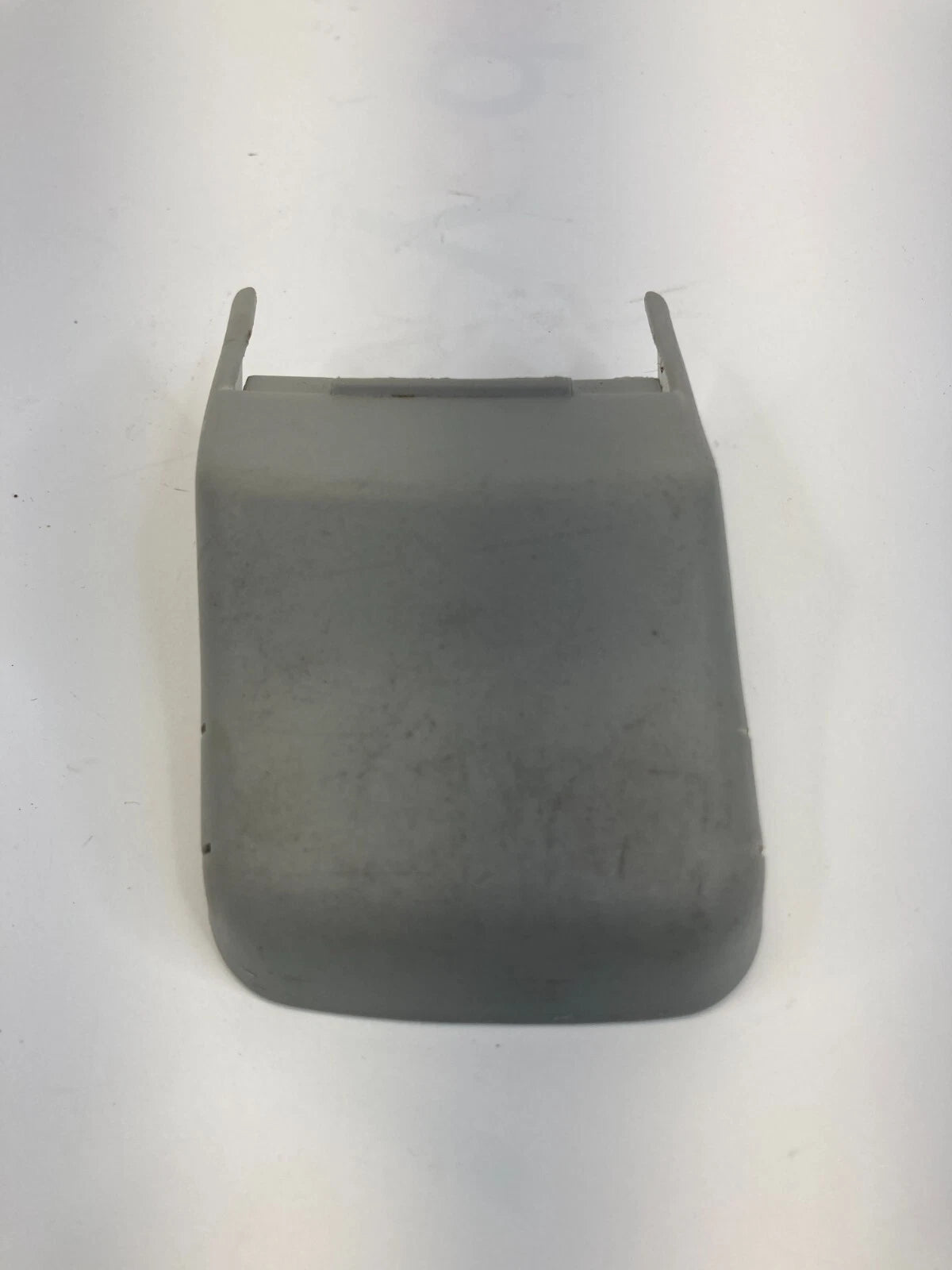 06-08 LEXUS RX400H FRONT RIGHT SEAT TRACK INNER COVER TRIM CAP 72123-48040 OEM