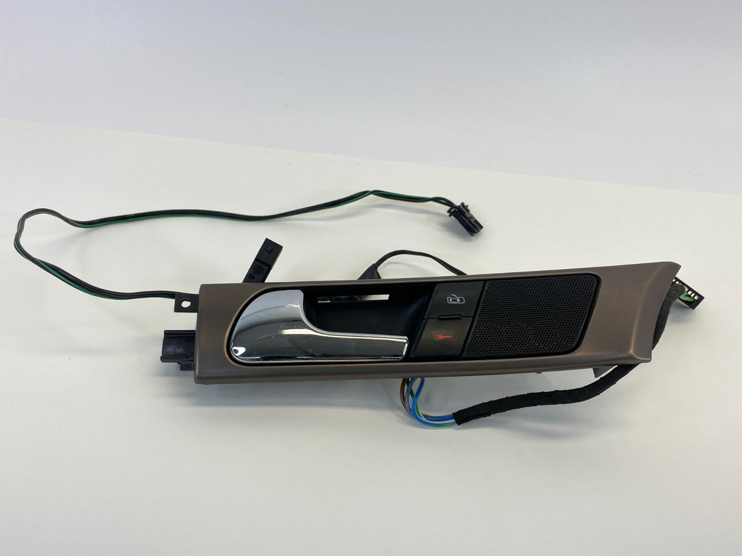 98-01 Audi A6 Quattro Front Left Side Interior Door Handle W/ Tweeter 4B0035399