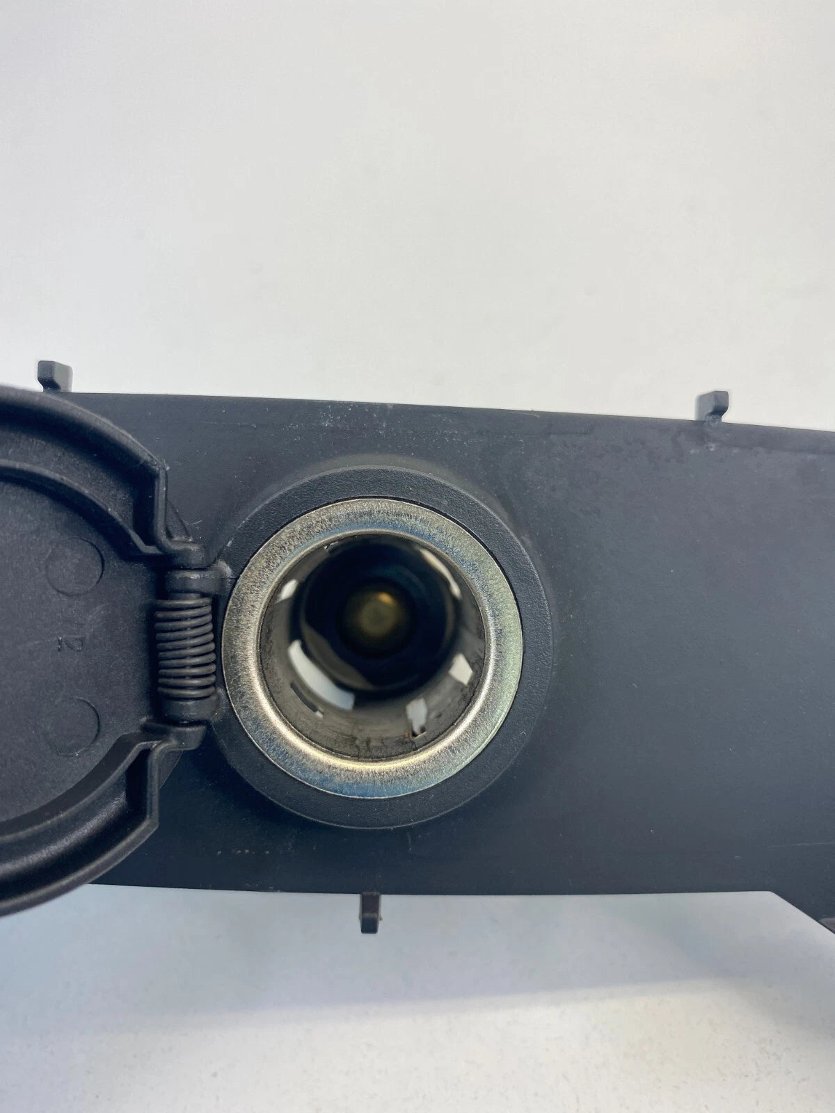 2010-2012 CADILLAC SRX CENTER CONSOLE POWER OUTLET LIGHTER CIGARETTE SOCKET