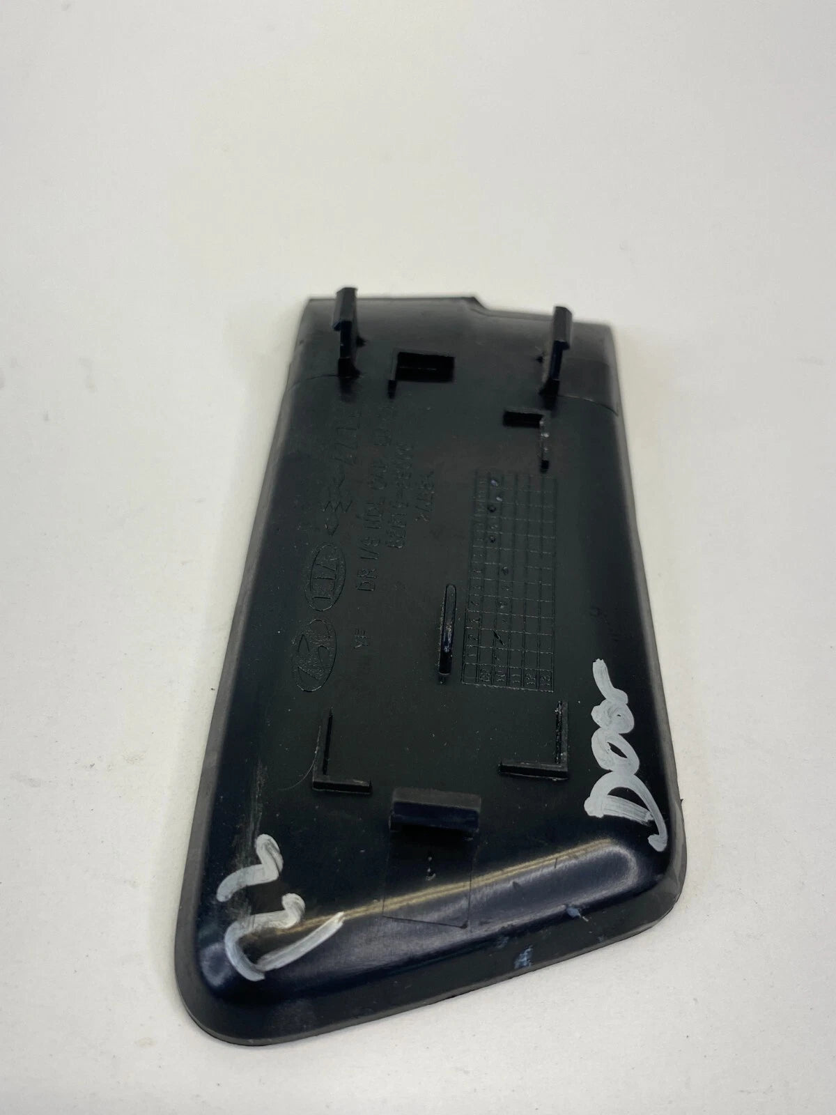 2011-2014 HYUNDAI SONATA REAR LEFT INNER DOOR HANDLE SCREW CAP COVER 82619-3S000