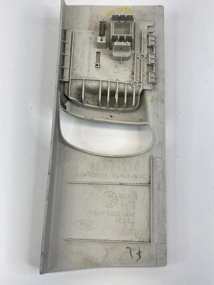 12-18 FORD FOCUS FRONT LEFT SEAT B-PILLAR TRIM ANCHOR COVER CM51A24582A04AAW OEM